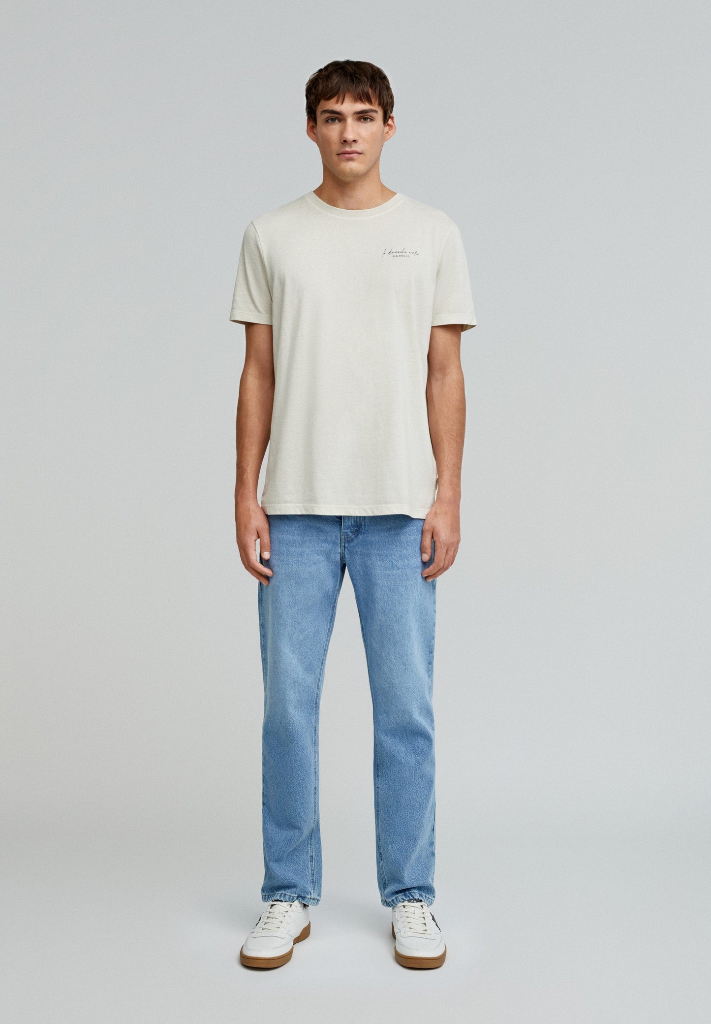 T-SHIRT COM ILUSTRAÇÃO