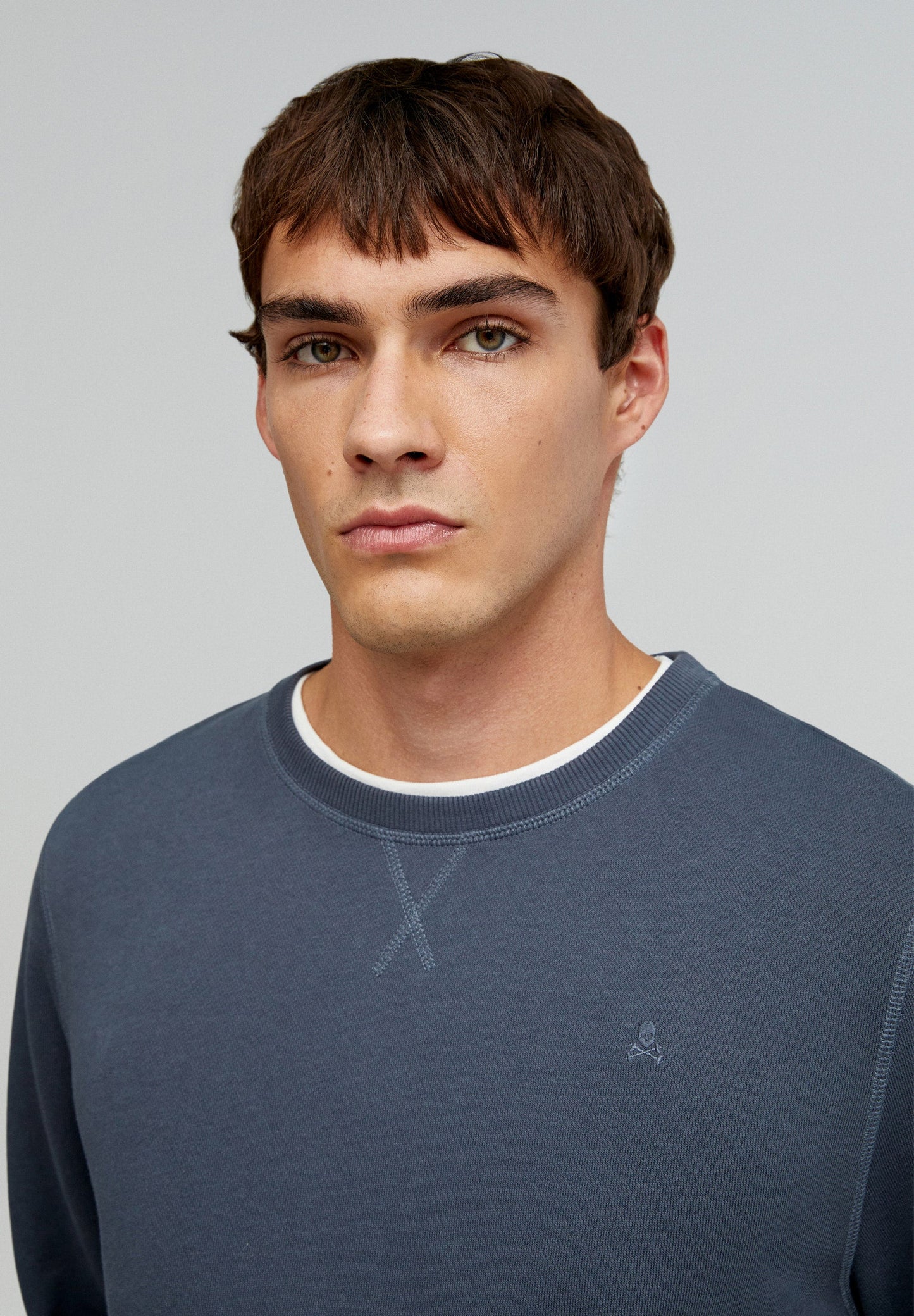 SWEATSHIRT COM SKULL BORDADA