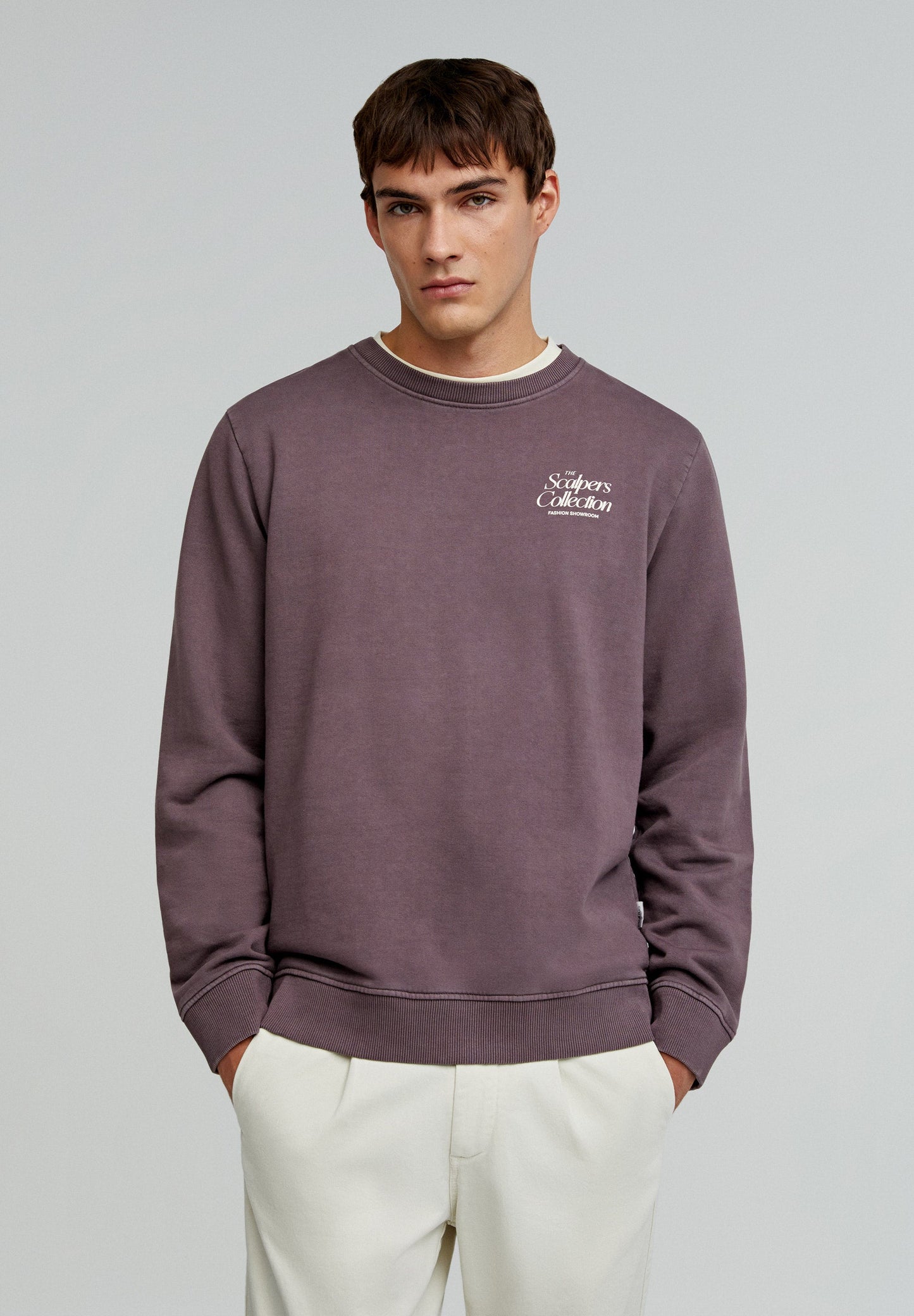 SWEATSHIRT DESBOTADA COM PADRÃO E LOGÓTIPO