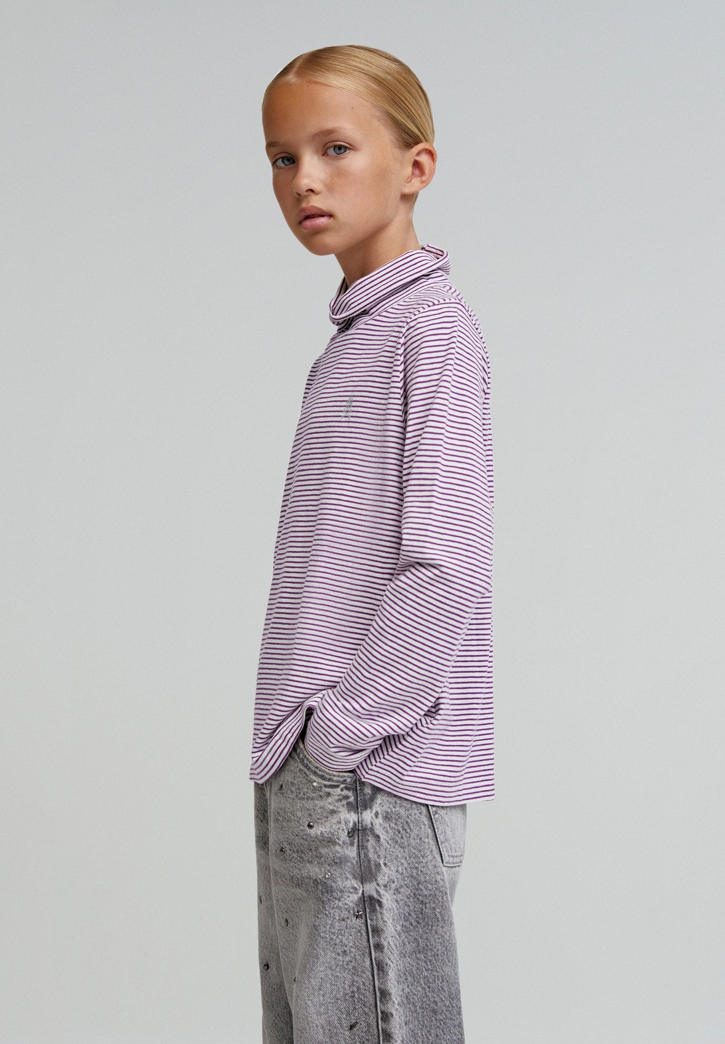 T-SHIRT GOLA ÀS RISCAS