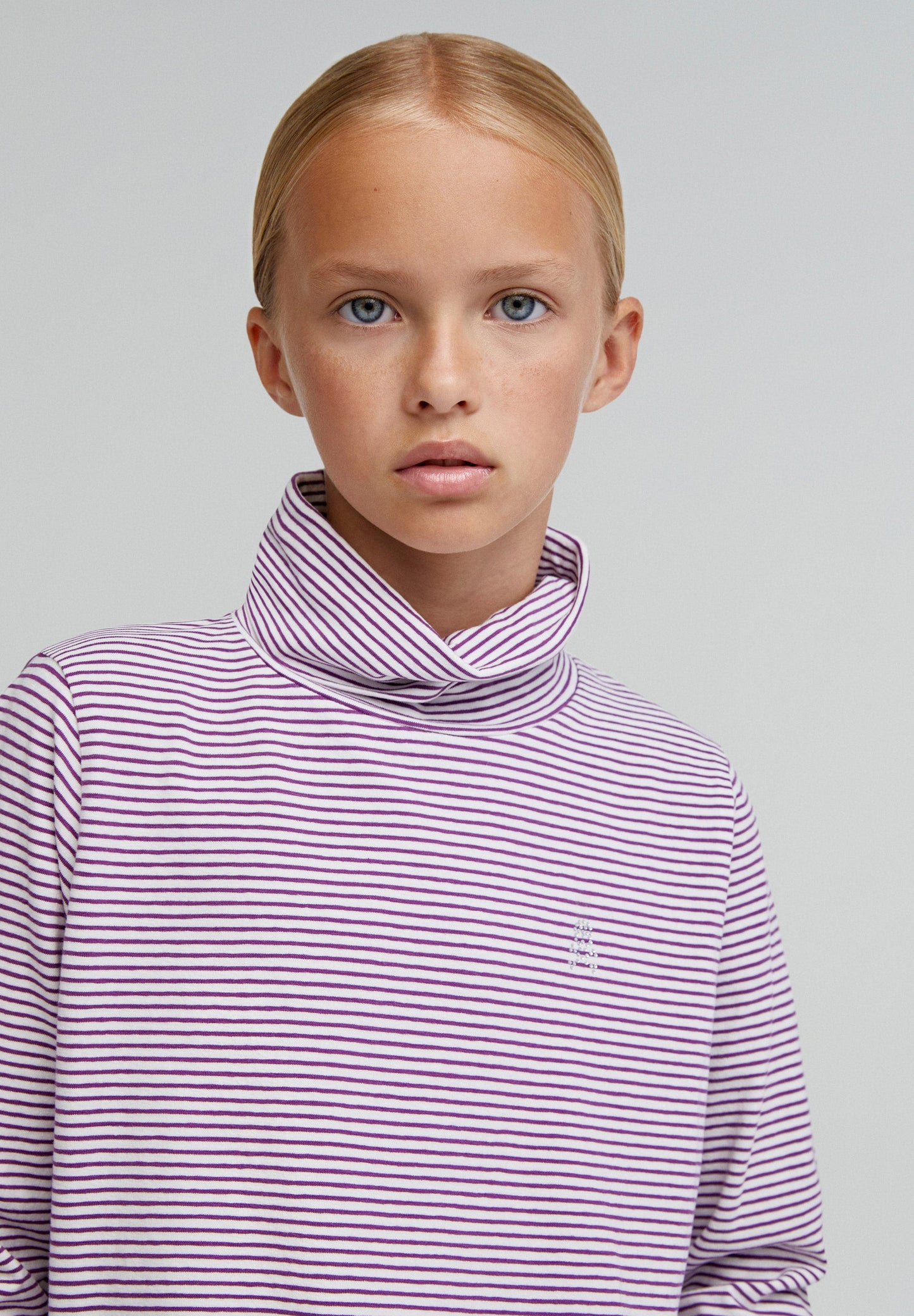 T-SHIRT GOLA ÀS RISCAS