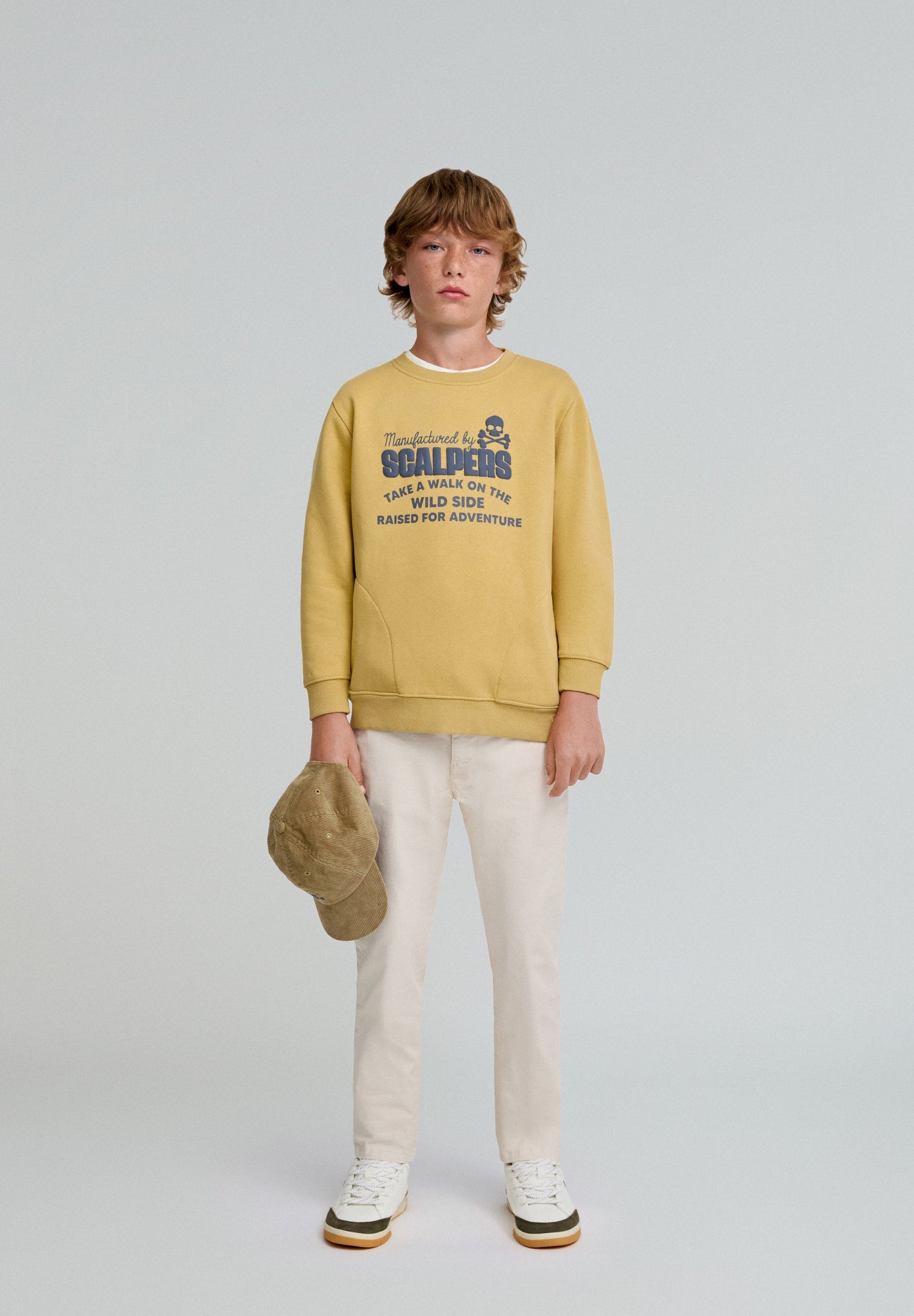 SWEATSHIRT COM BOLSOS E LOGÓTIPO EM RELEVO