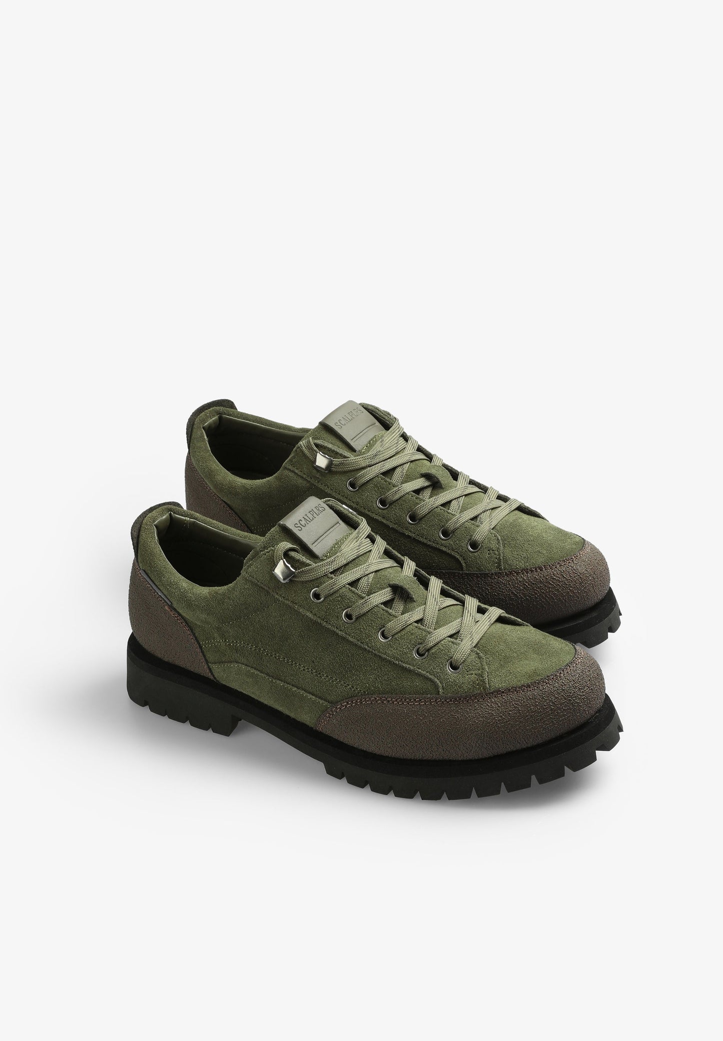 SAPATOS DE CAMURÇA COM SOLA DENTADA