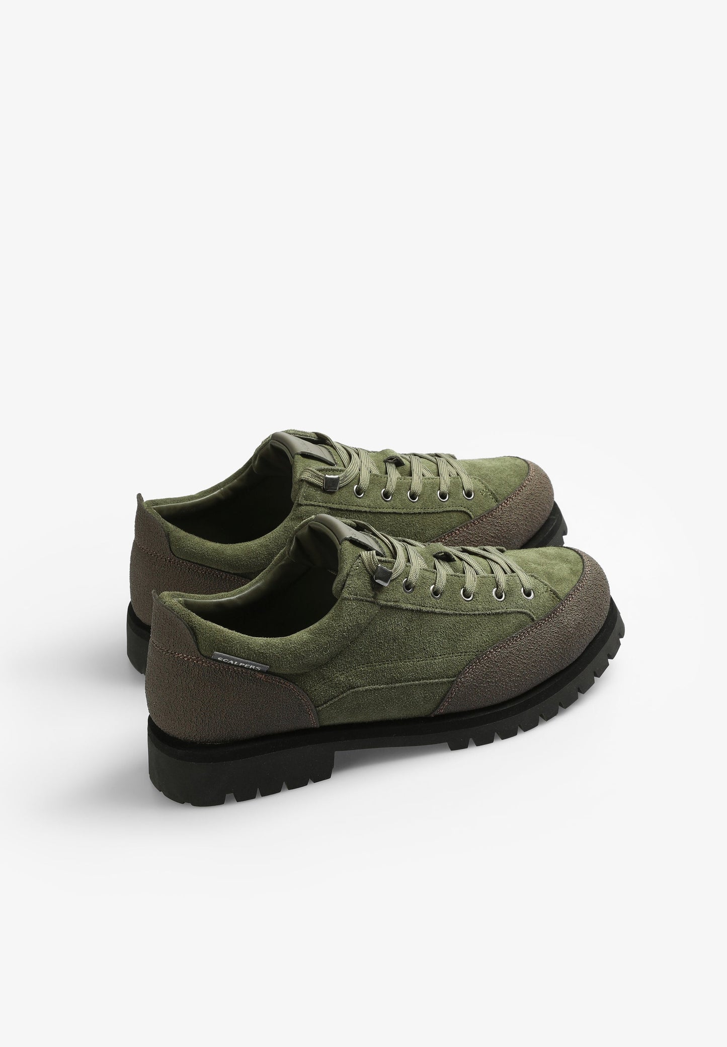 SAPATOS DE CAMURÇA COM SOLA DENTADA