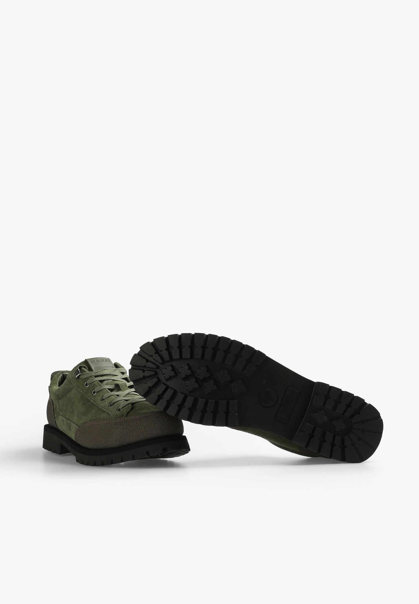 SAPATOS DE CAMURÇA COM SOLA DENTADA