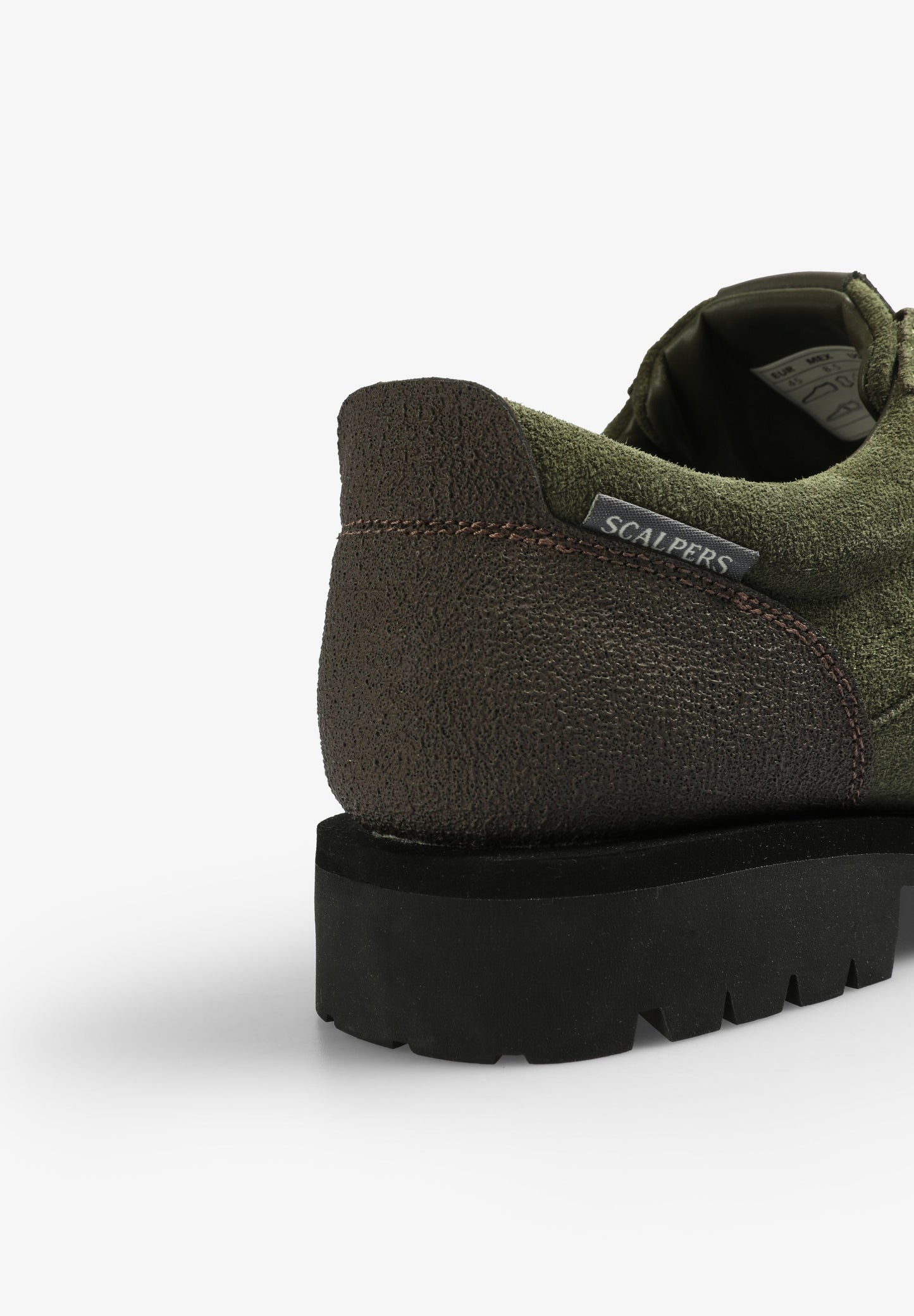 SAPATOS DE CAMURÇA COM SOLA DENTADA