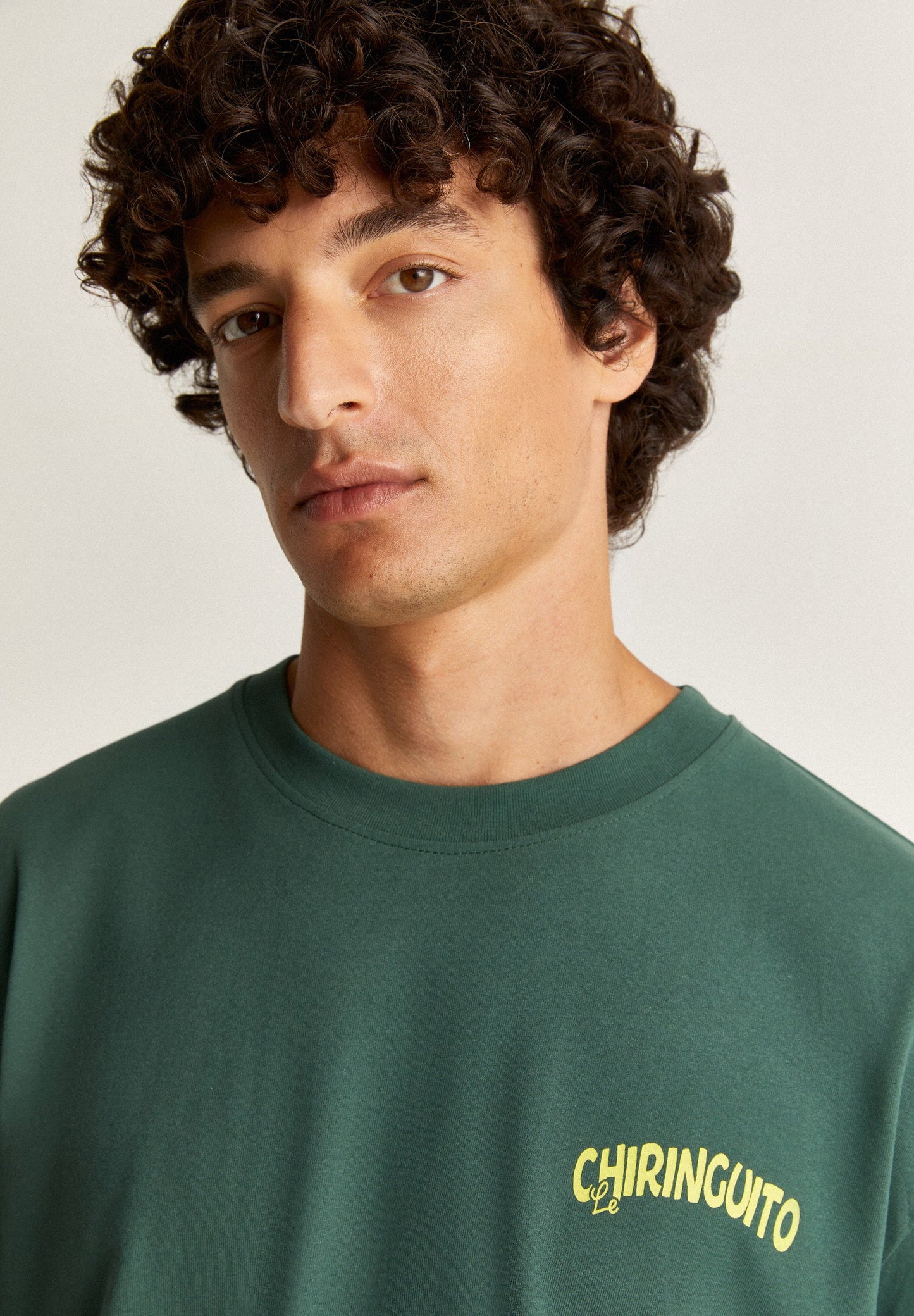 T-SHIRT COM ESTAMPADO FRONTAL LE CHIRINGUITO