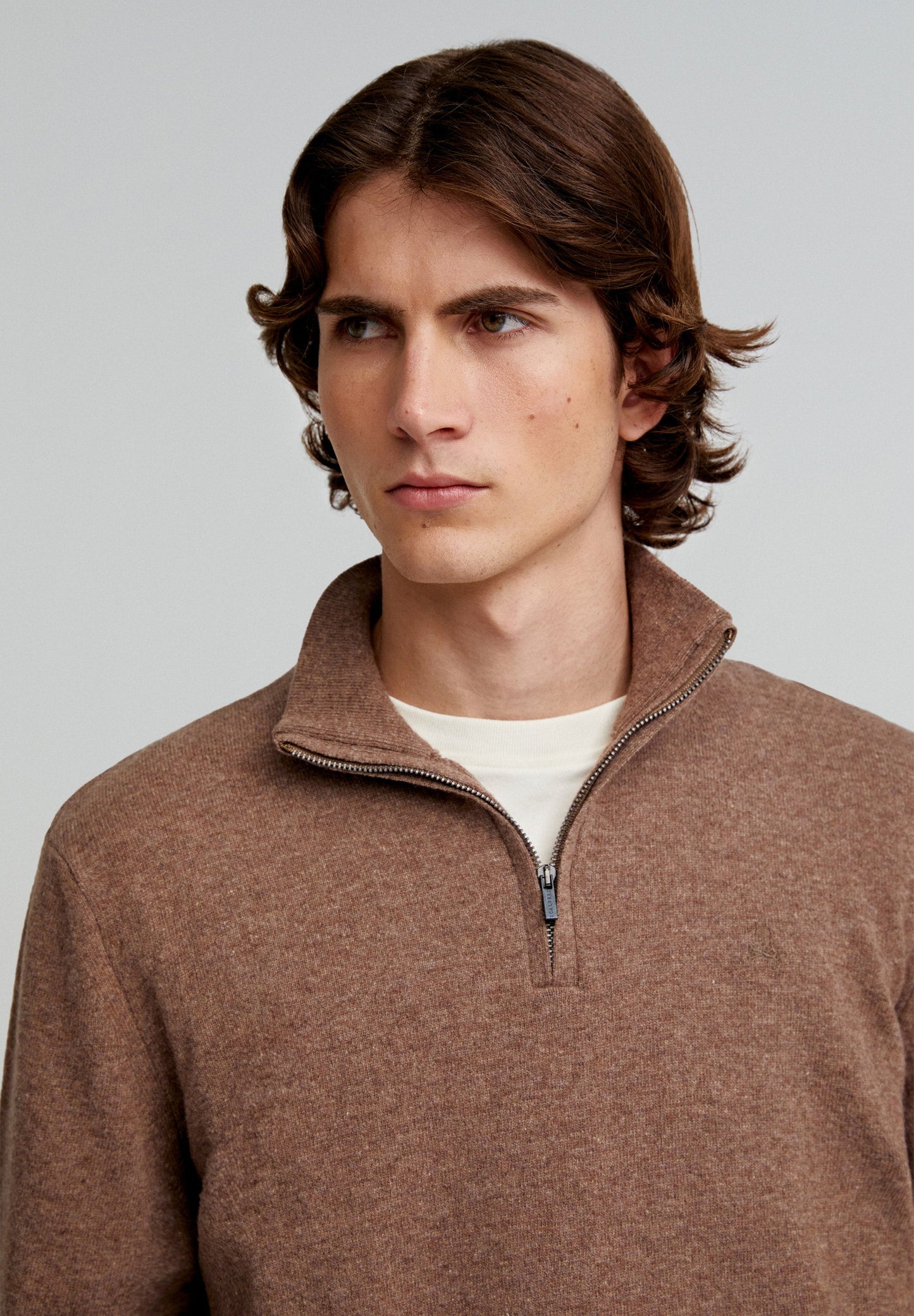 SWEATER DE GOLA COM ZIP