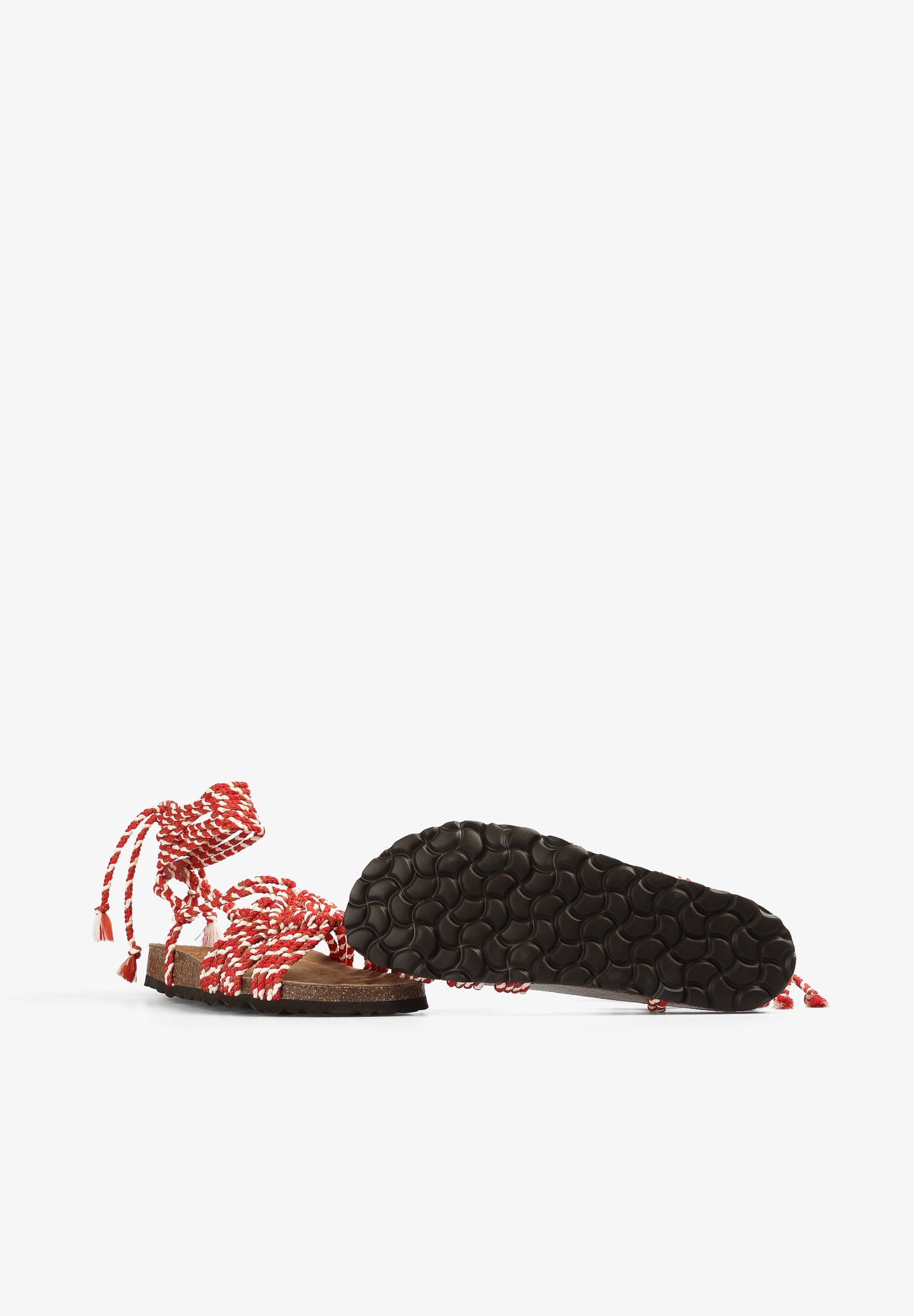 SANDÁLIAS RASAS COM PORMENOR DE CORDAS