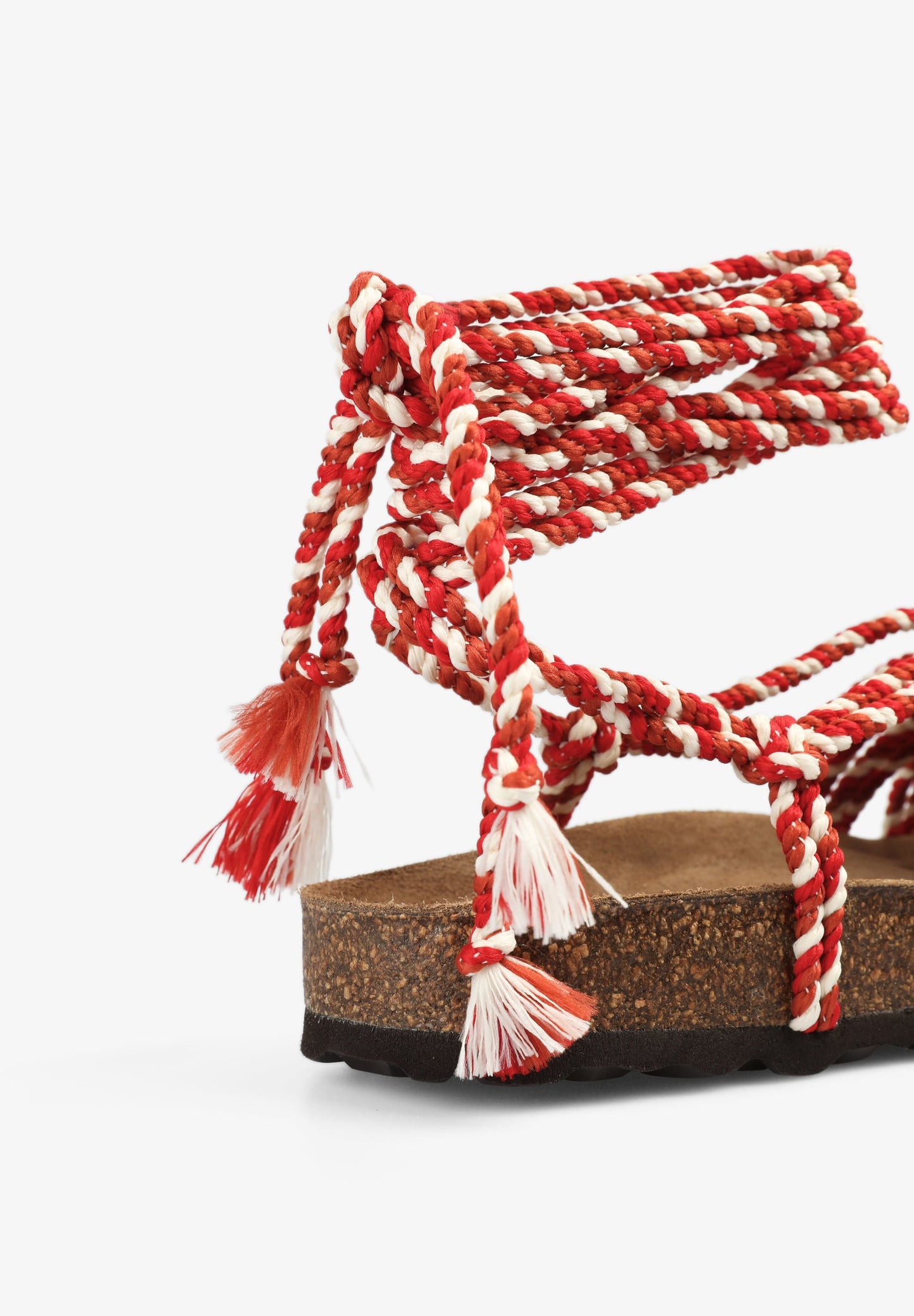 SANDÁLIAS RASAS COM PORMENOR DE CORDAS