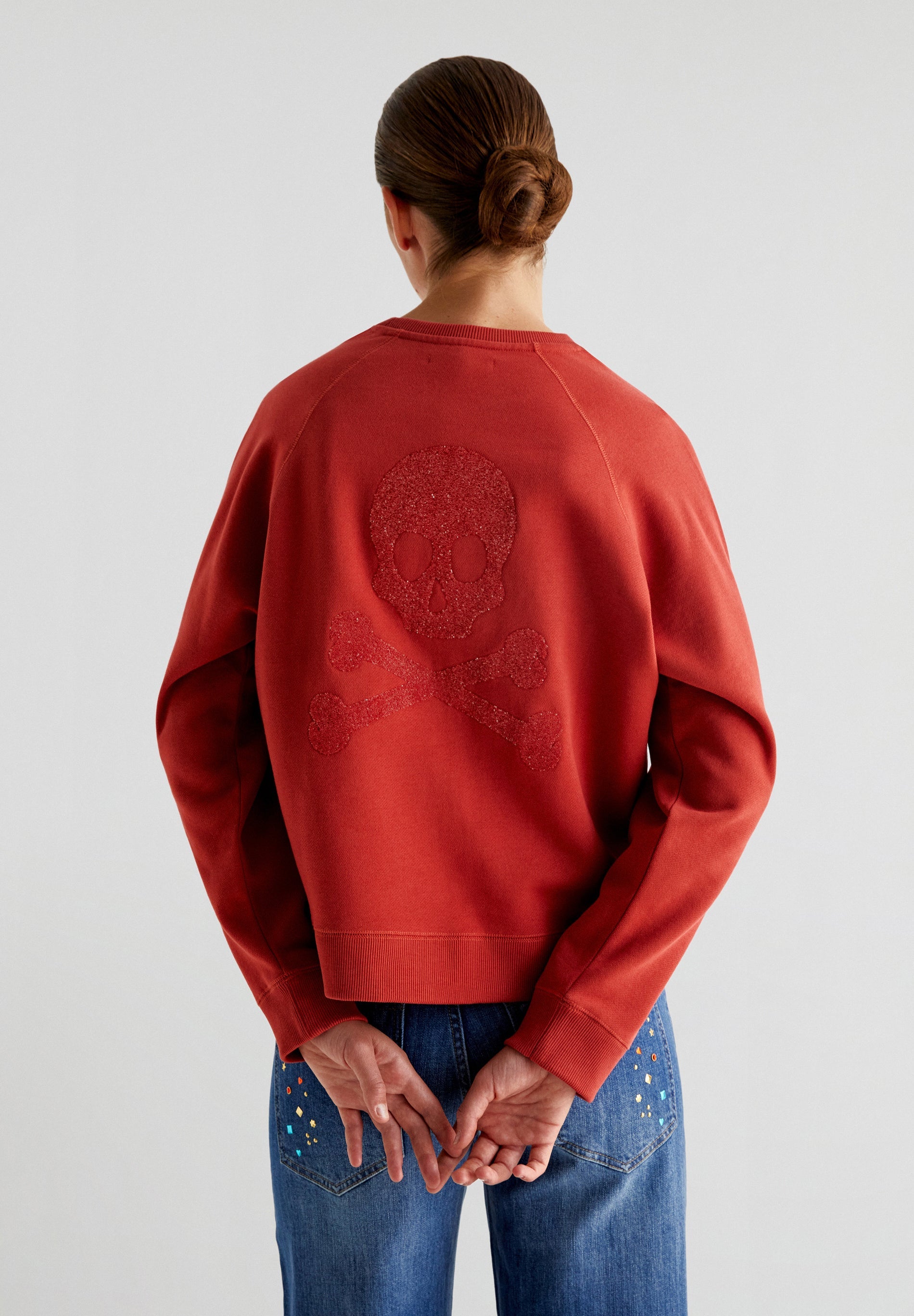 SWEATSHIRT COM SKULL ATRÁS EM GLITTER