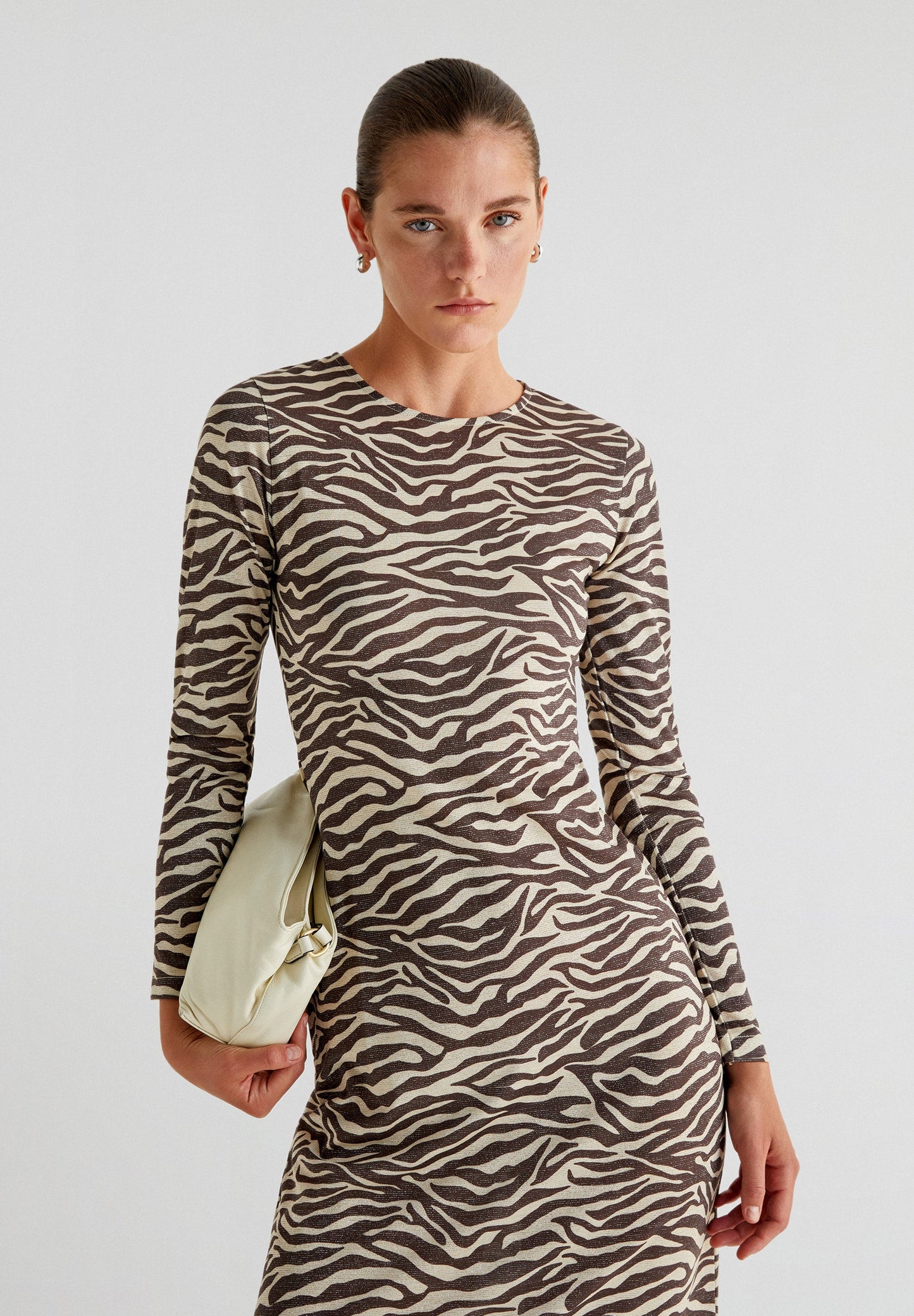 VESTIDO COM PADRÃO DE ZEBRA