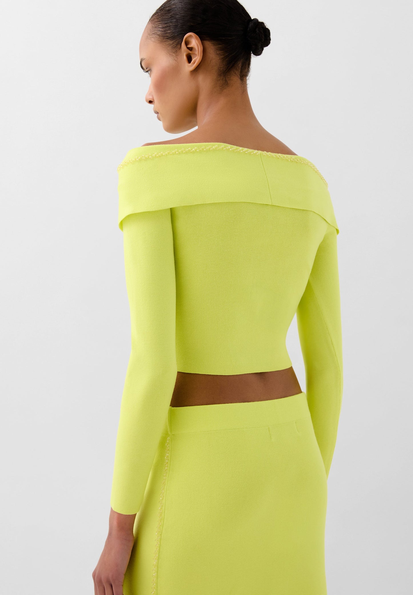 SWEATER COM DECOTE CRUZADO E FLÚOR