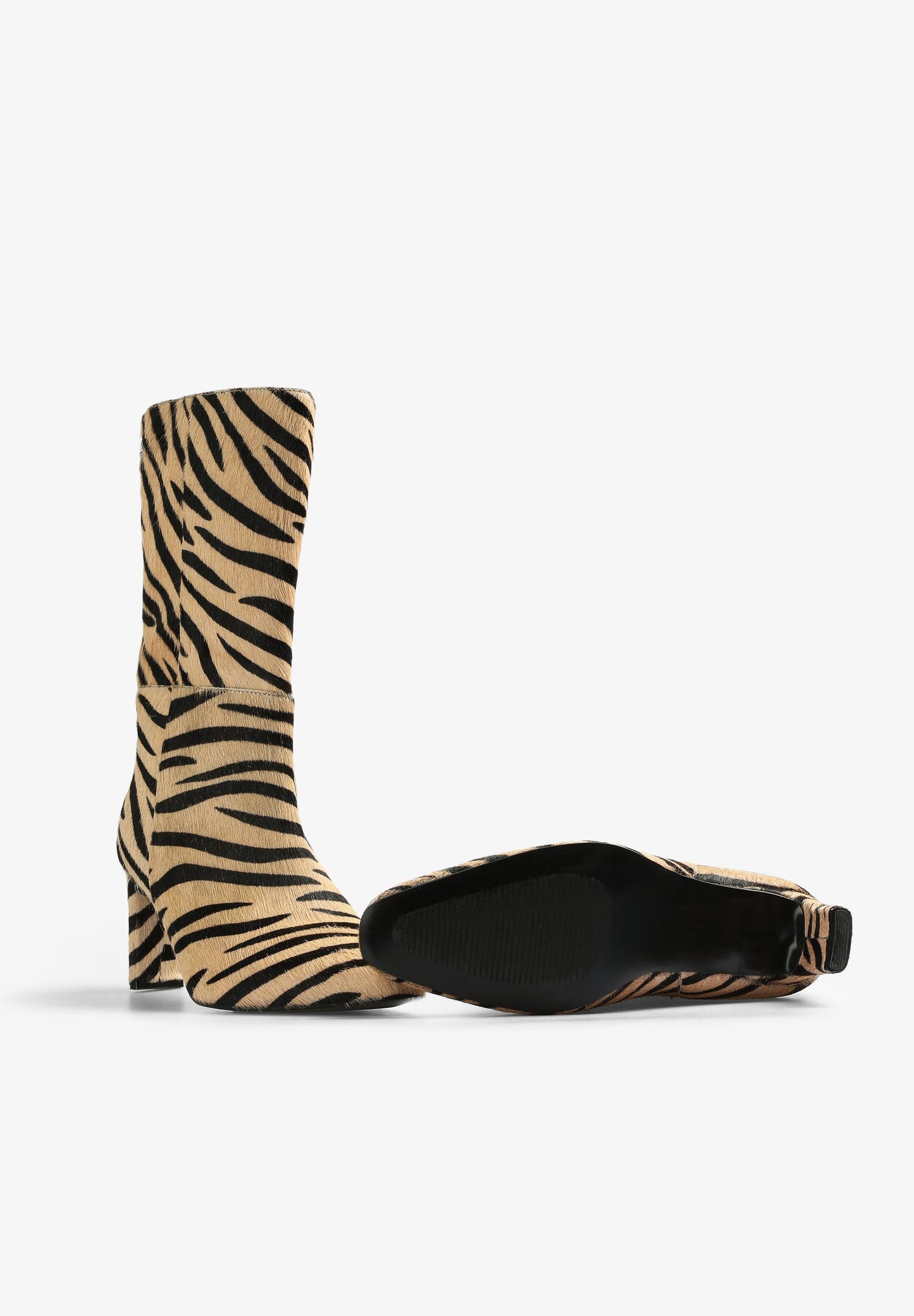 BOTAS DE TACÃO DE ZEBRA