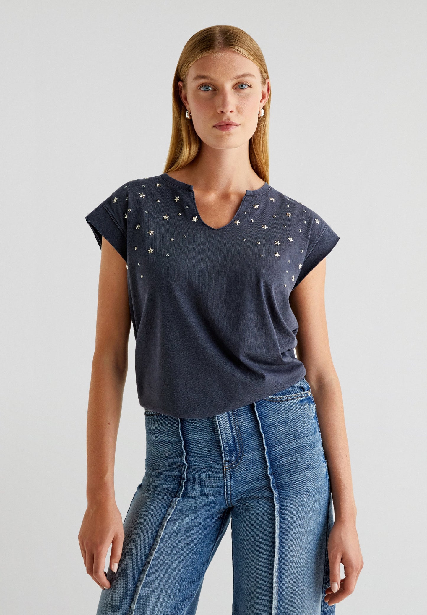 SHOULDER STUDS TEE