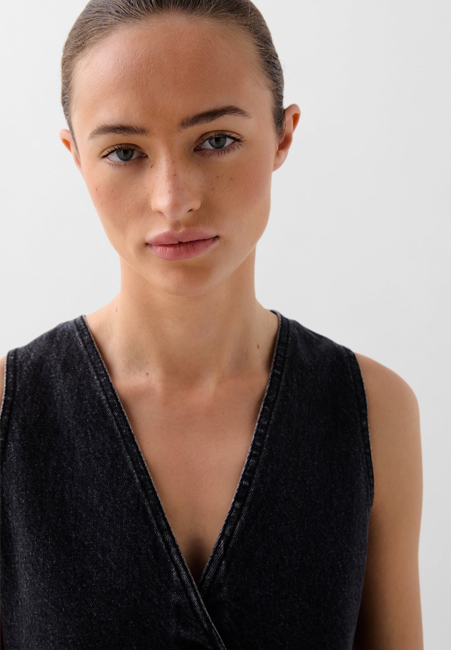 STUDS WAVY DENIM VEST