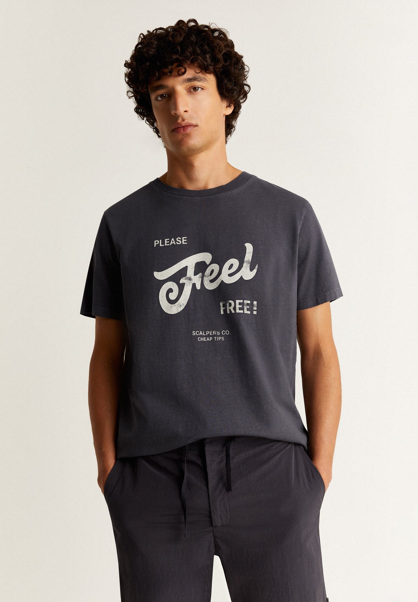 T-SHIRT EFEITO DESBOTADO PADRÃO FRONTAL