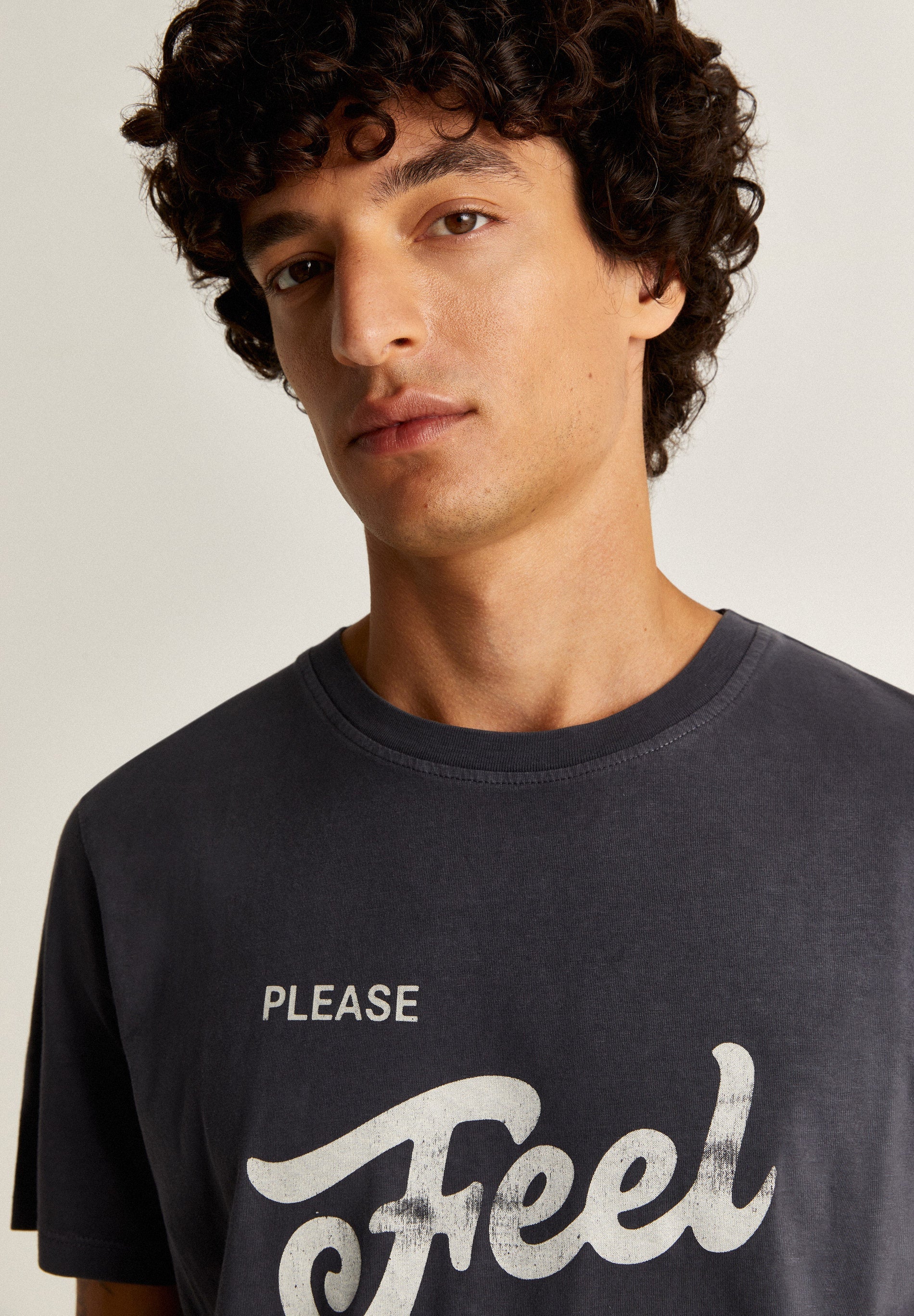 T-SHIRT EFEITO DESBOTADO PADRÃO FRONTAL