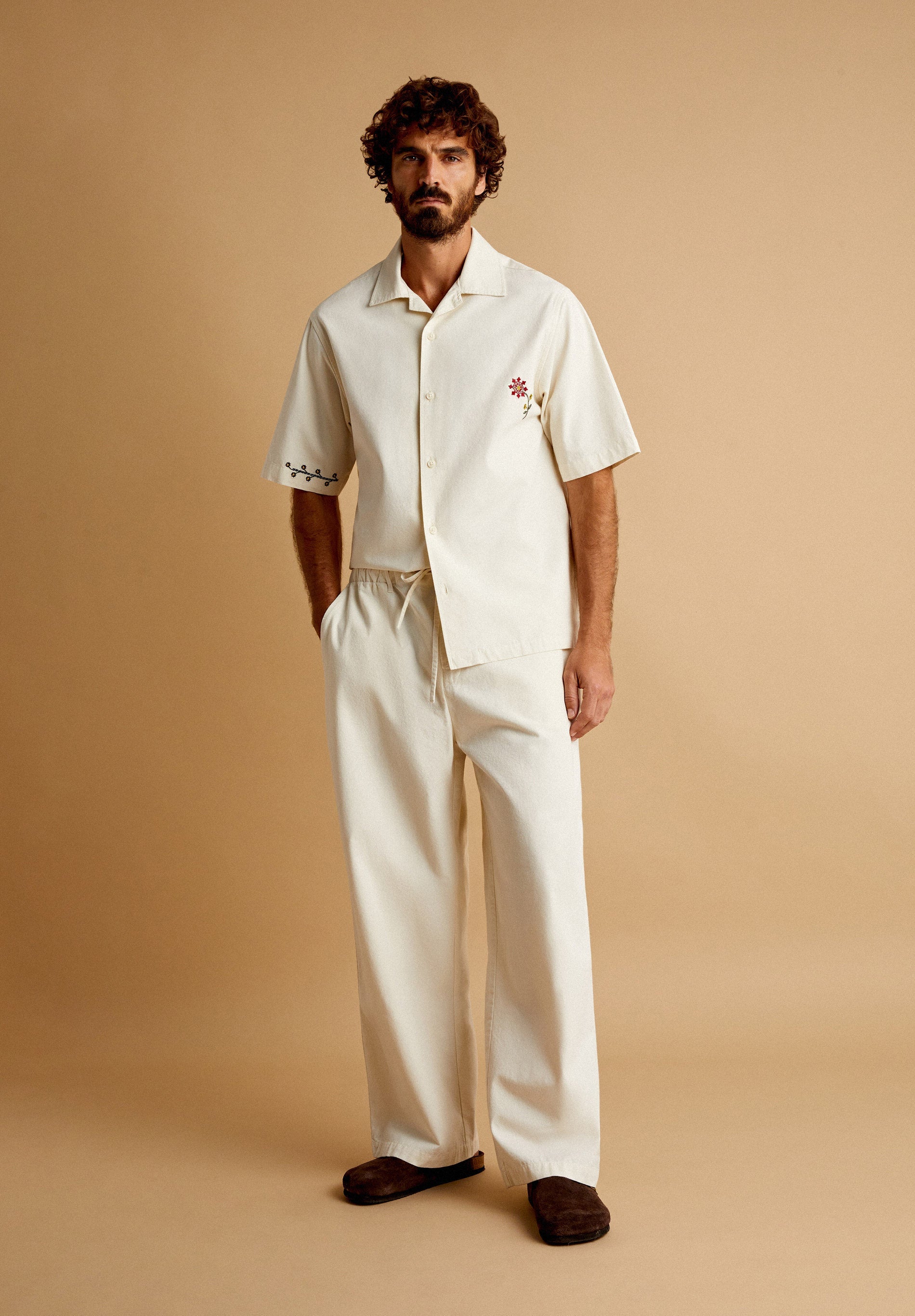 CALÇAS RESORT COM BORDADO