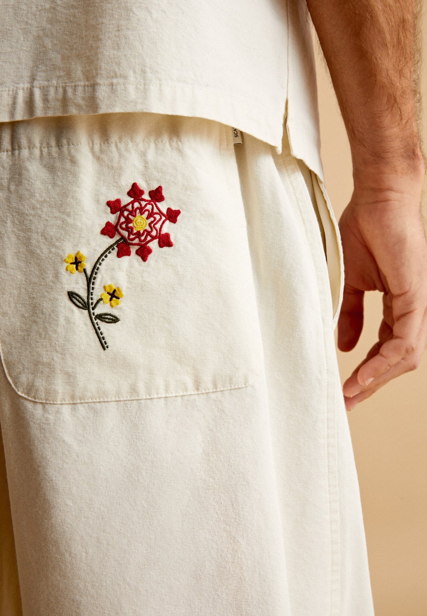 CALÇAS RESORT COM BORDADO