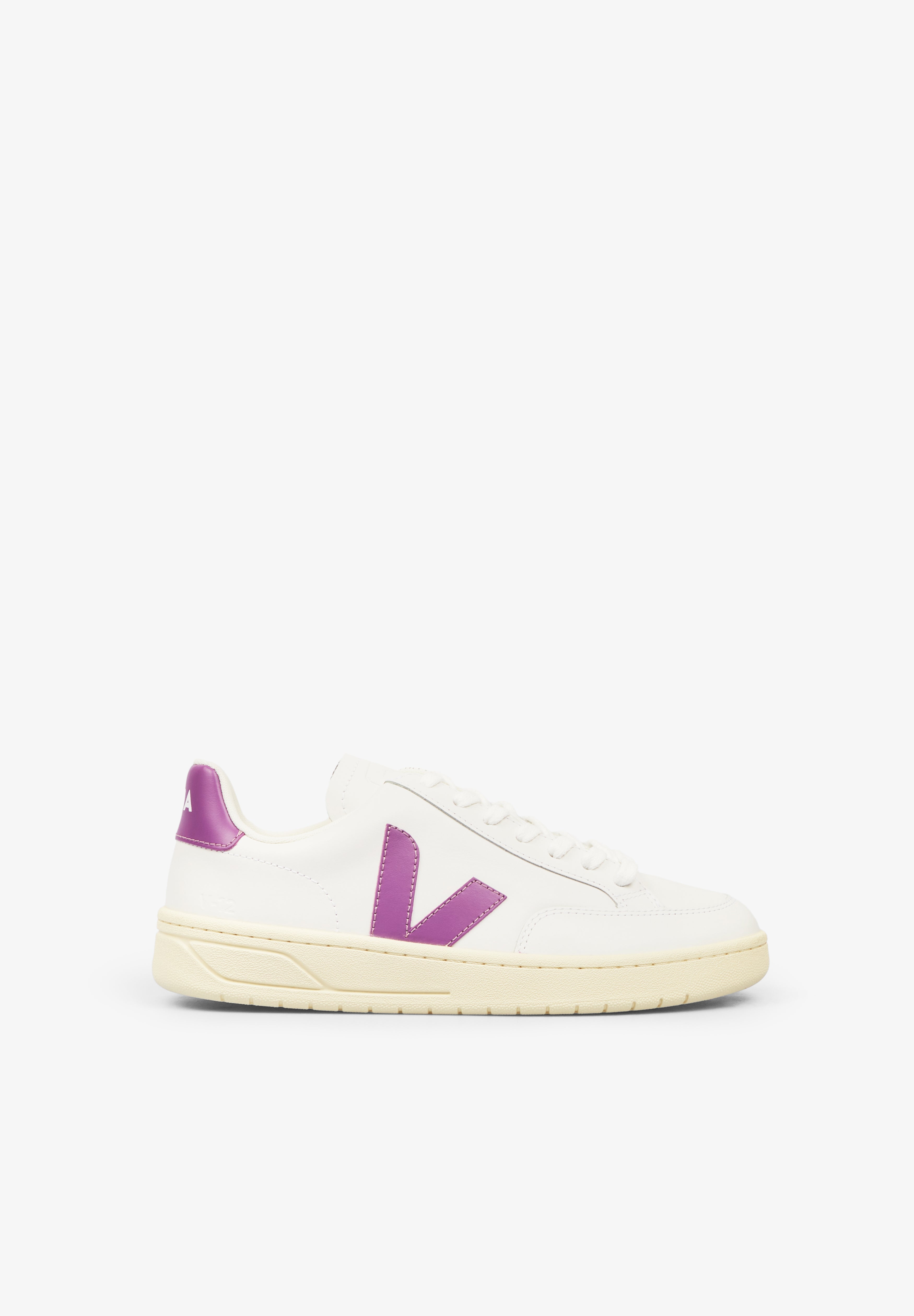 VEJA | SAPATILHAS V-12 DE MULHER