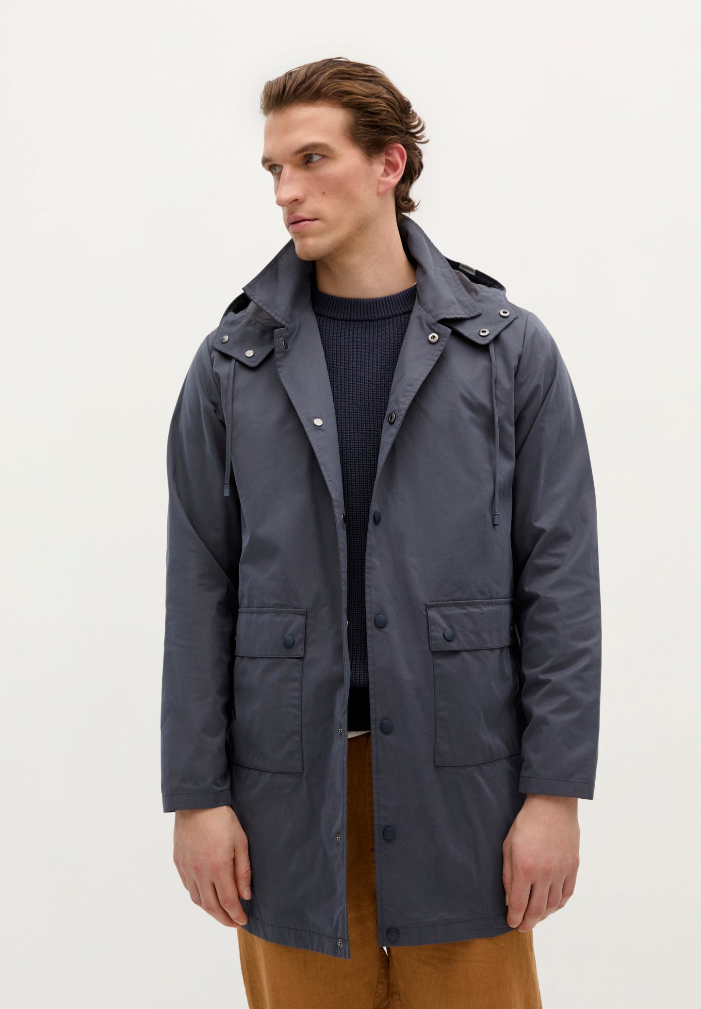 PARKA TIPO GABARDINA COM CAPUZ REMOVÍVEL