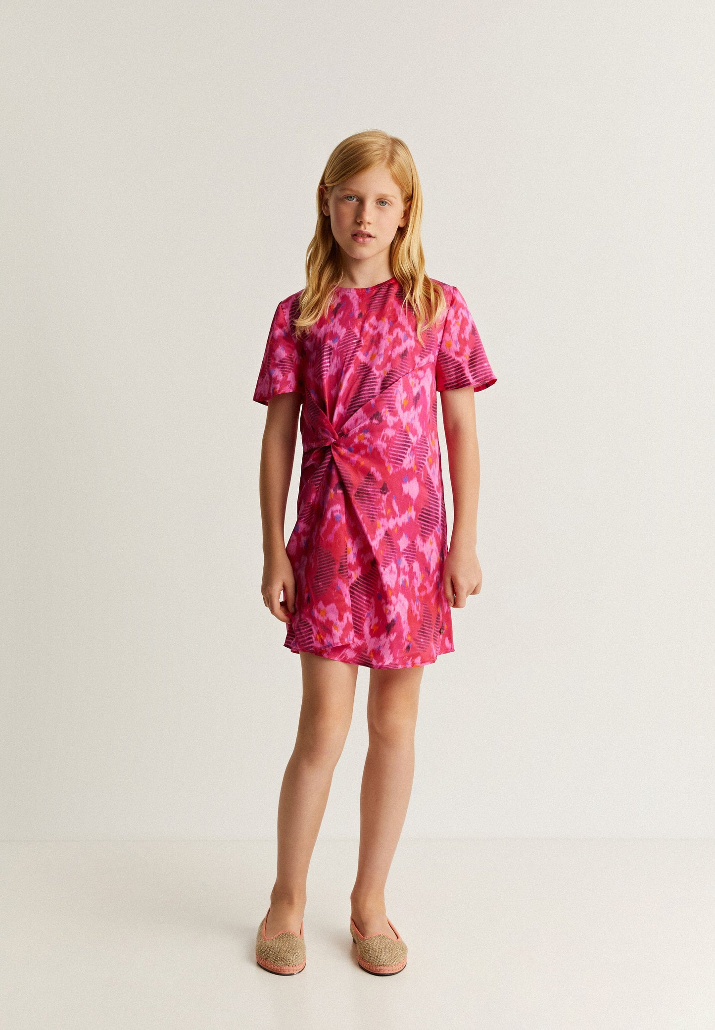 VESTIDO CURTO COM FRANZIDO LATERAL