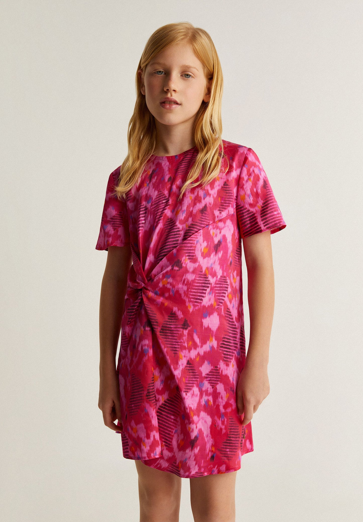 VESTIDO CURTO COM FRANZIDO LATERAL