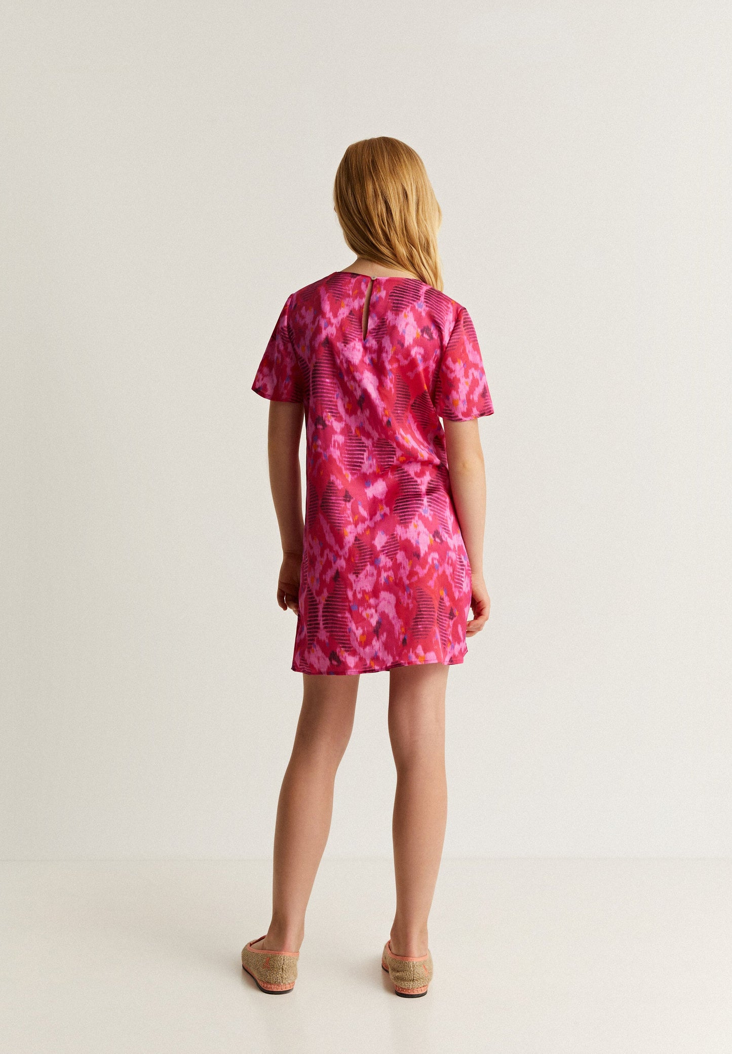 VESTIDO CURTO COM FRANZIDO LATERAL