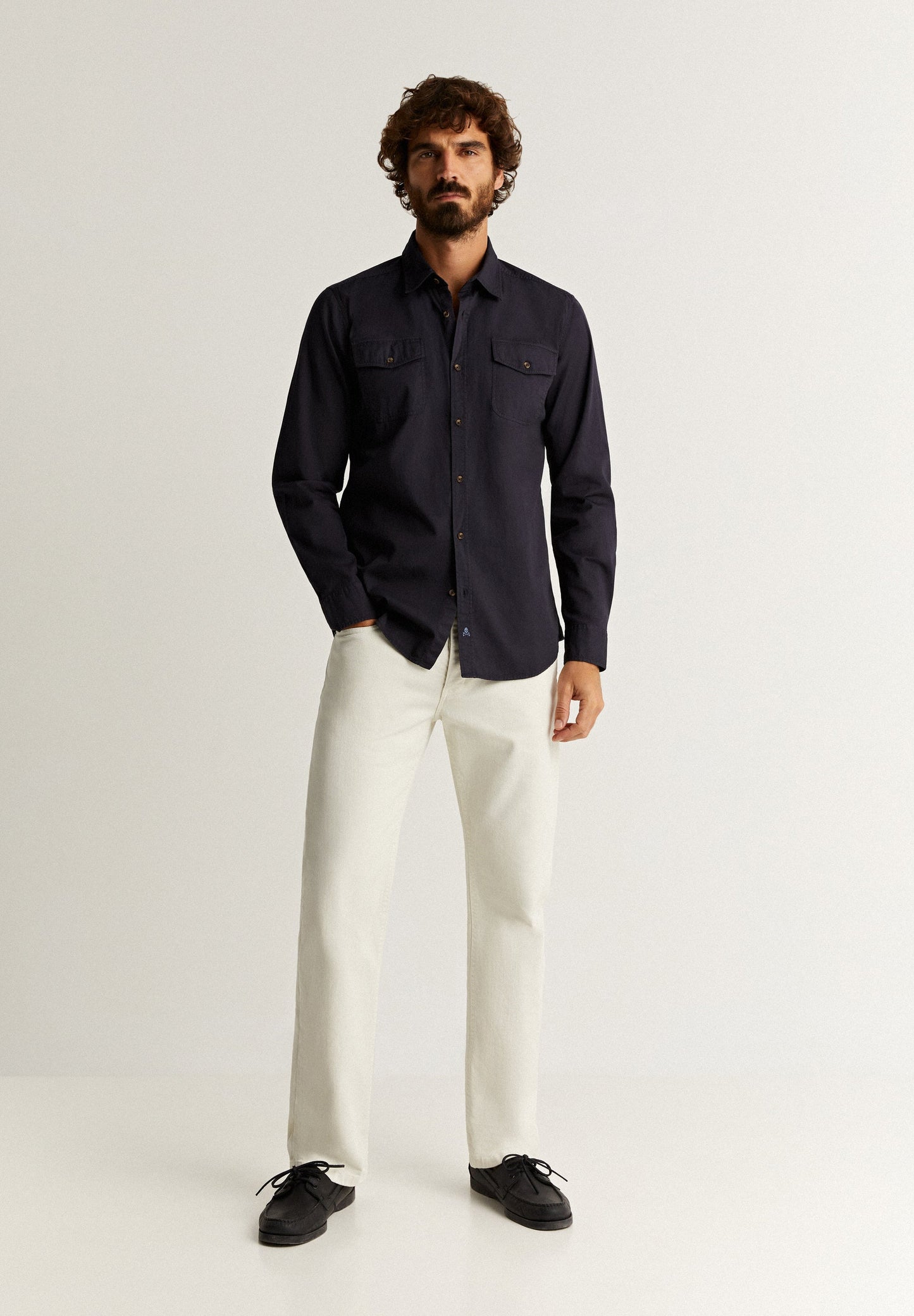 CAMISA COM BOLSOS BOTÃO