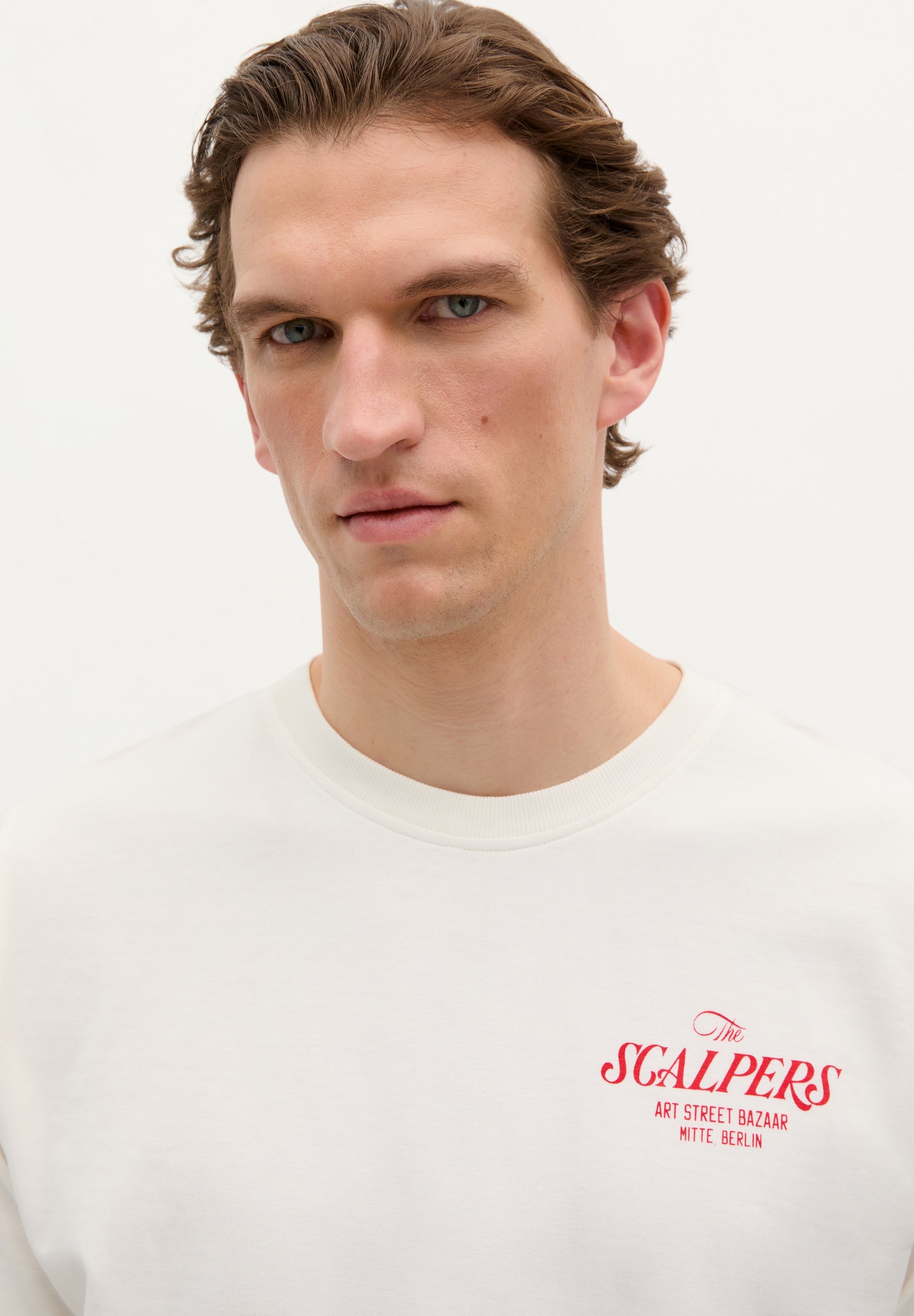 T-SHIRT COM PADRÃO BAZAAR