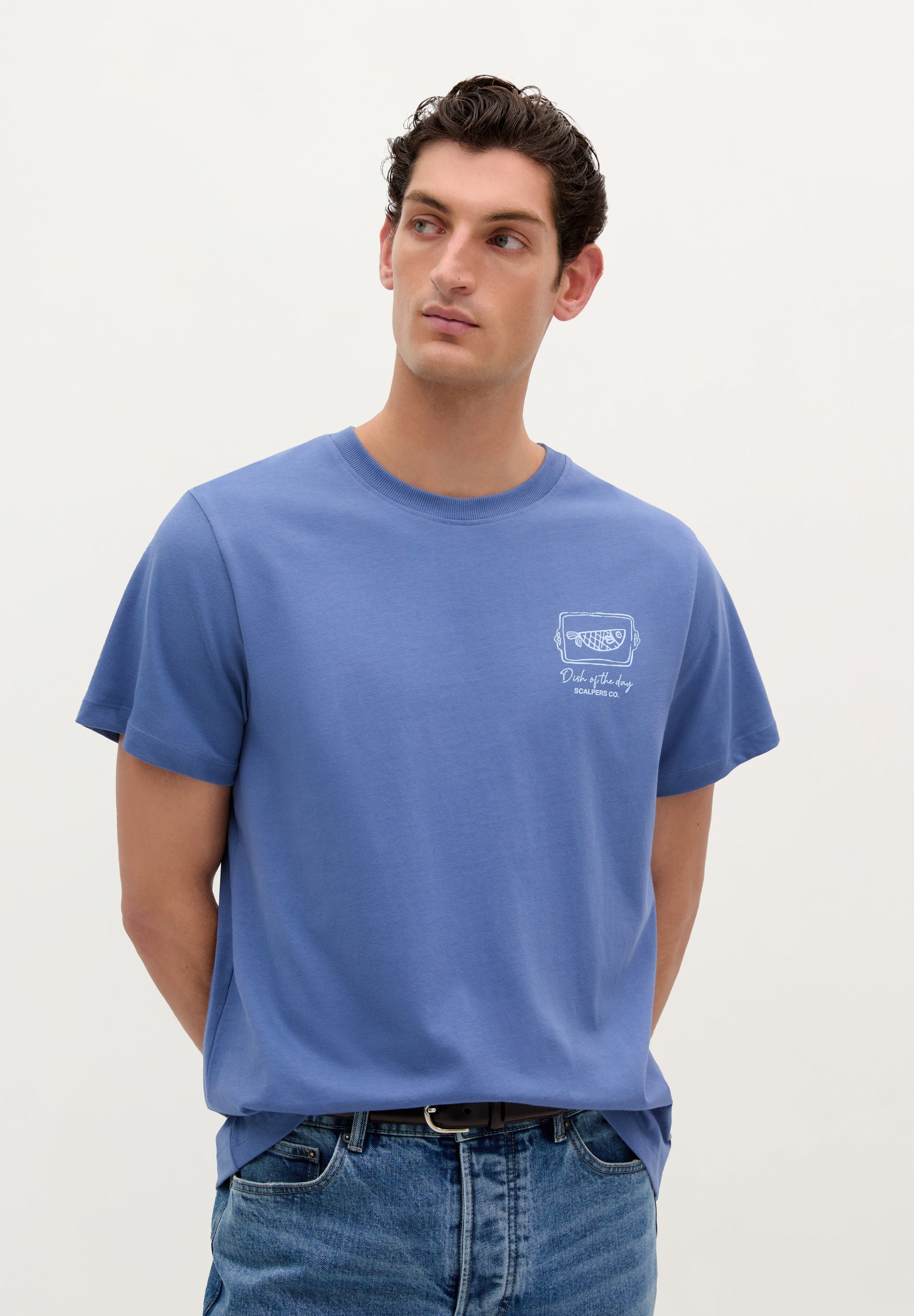 T-SHIRT COM PADRÃO DE LOGÓTIPO
