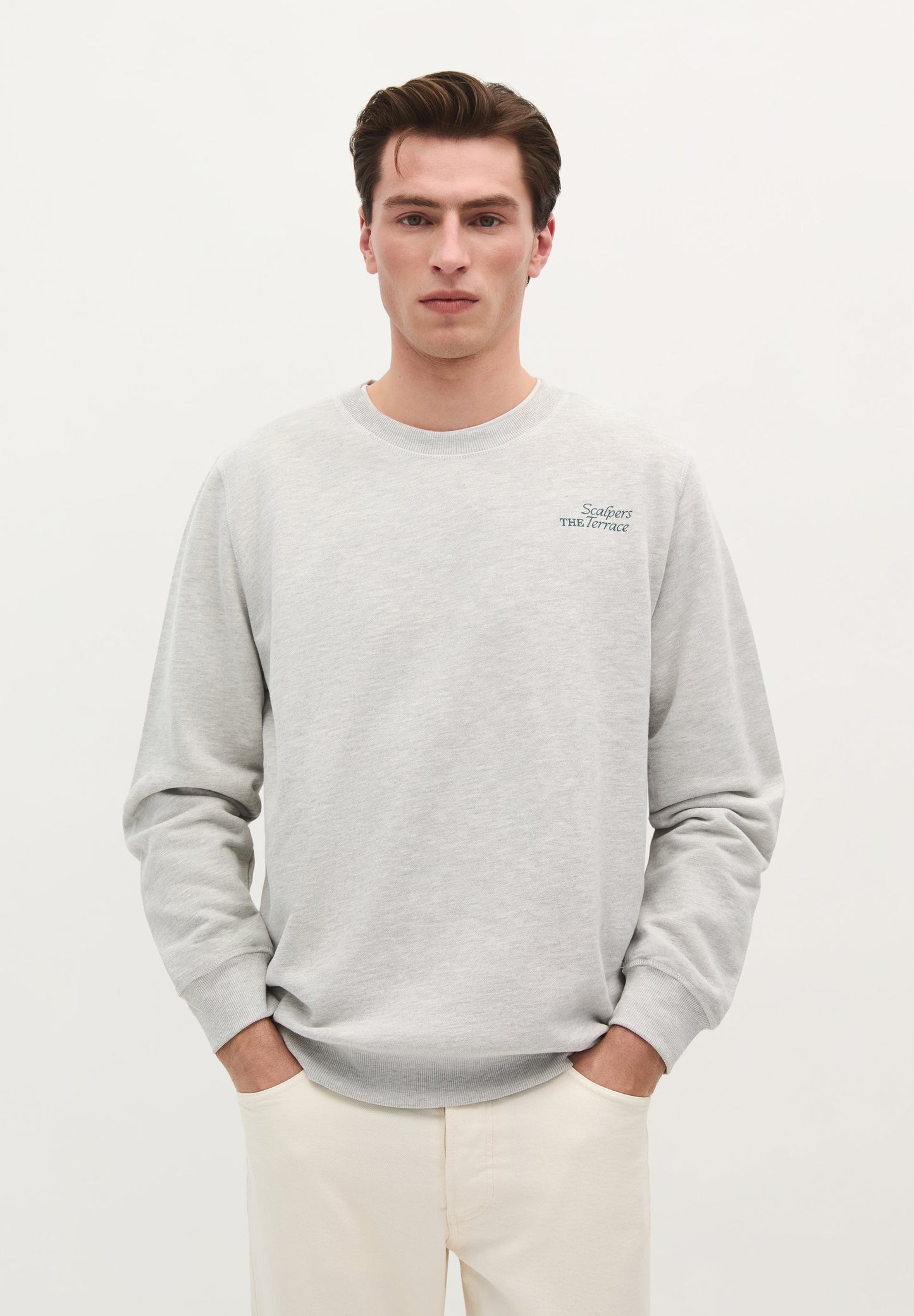 SWEATSHIRT COM BORDADO NO PEITO