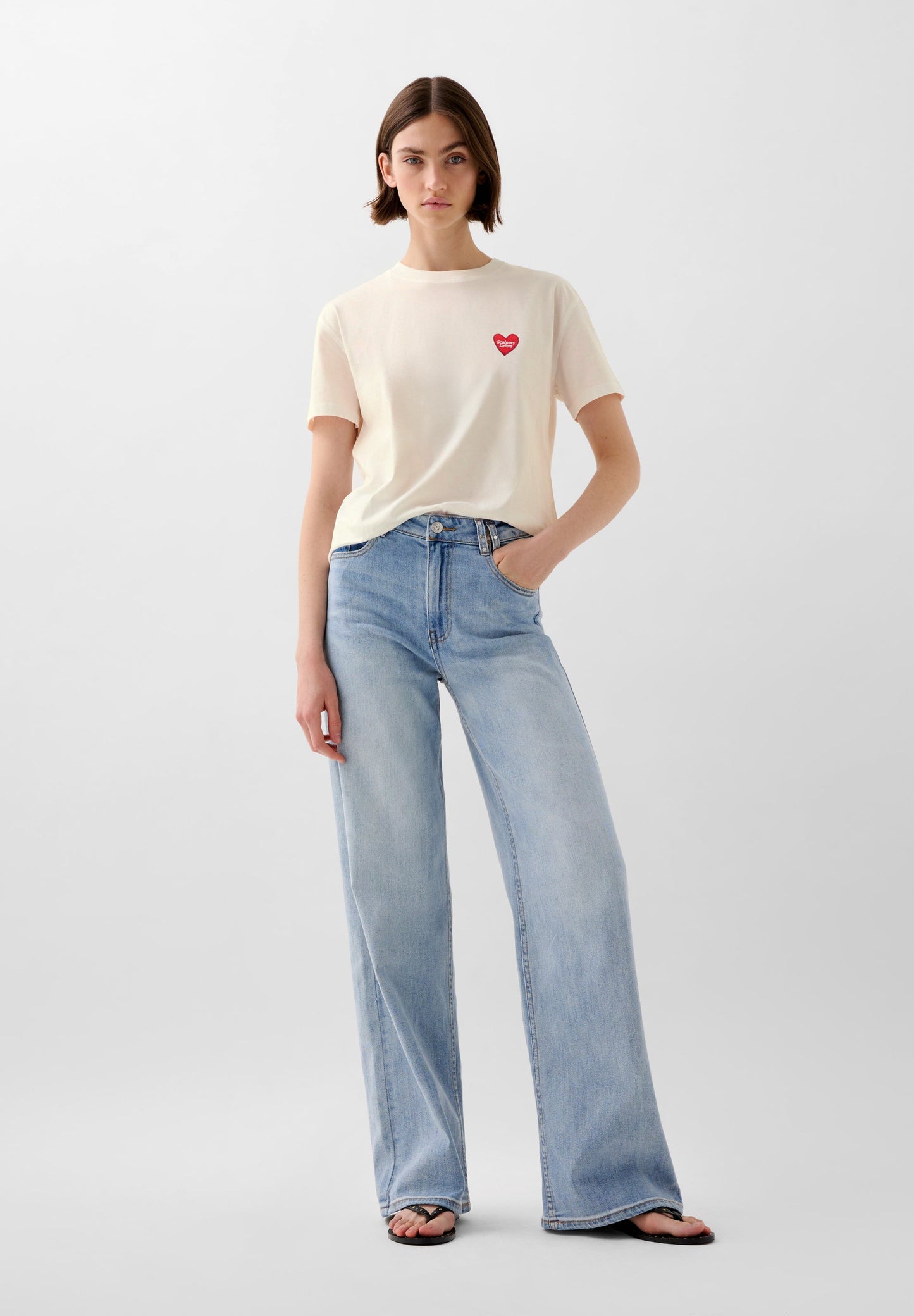 T-SHIRT COM PADRÃO FRONTAL LOVE