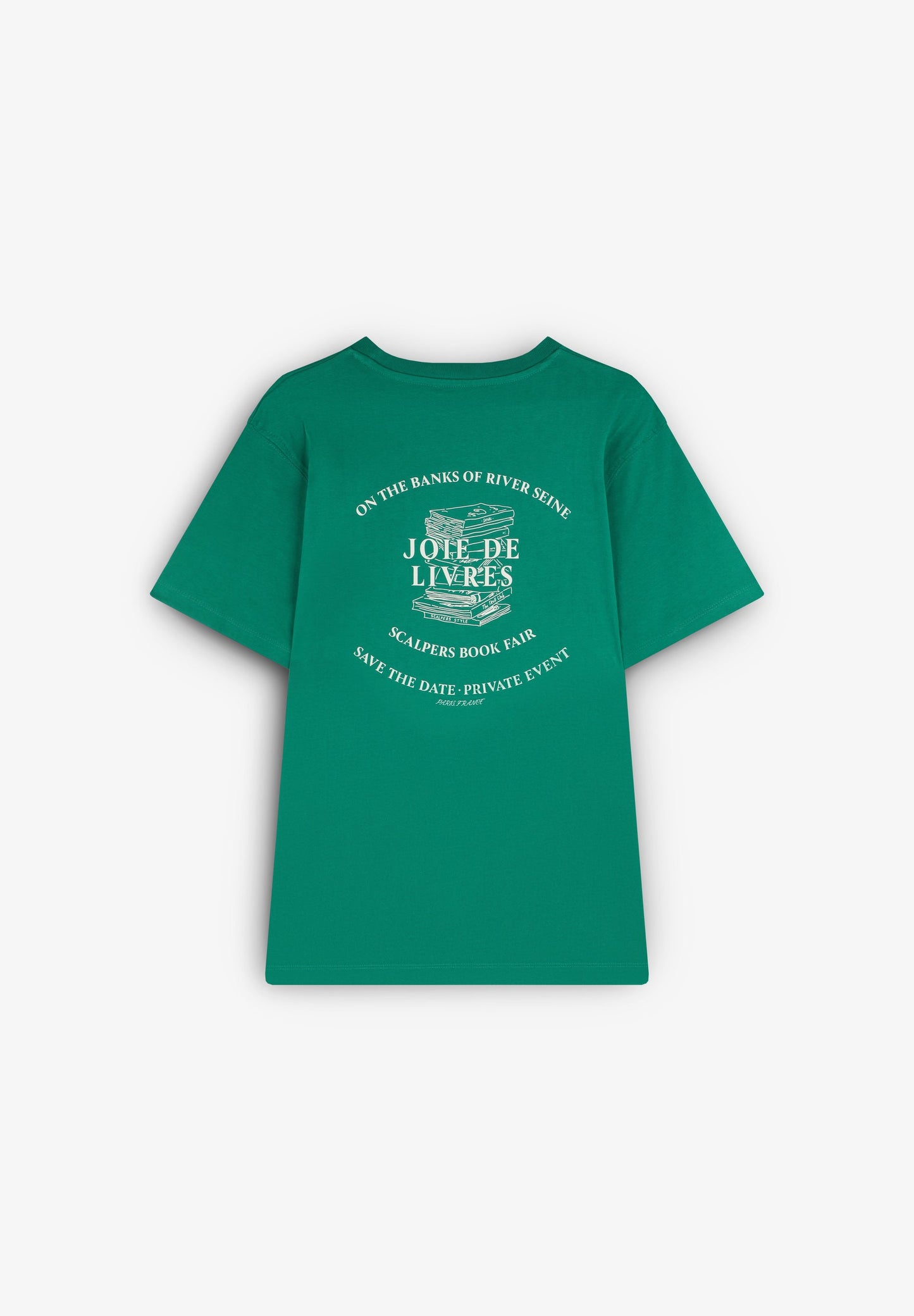 T-SHIRT COM PADRÃO ATRÁS DE LIVROS