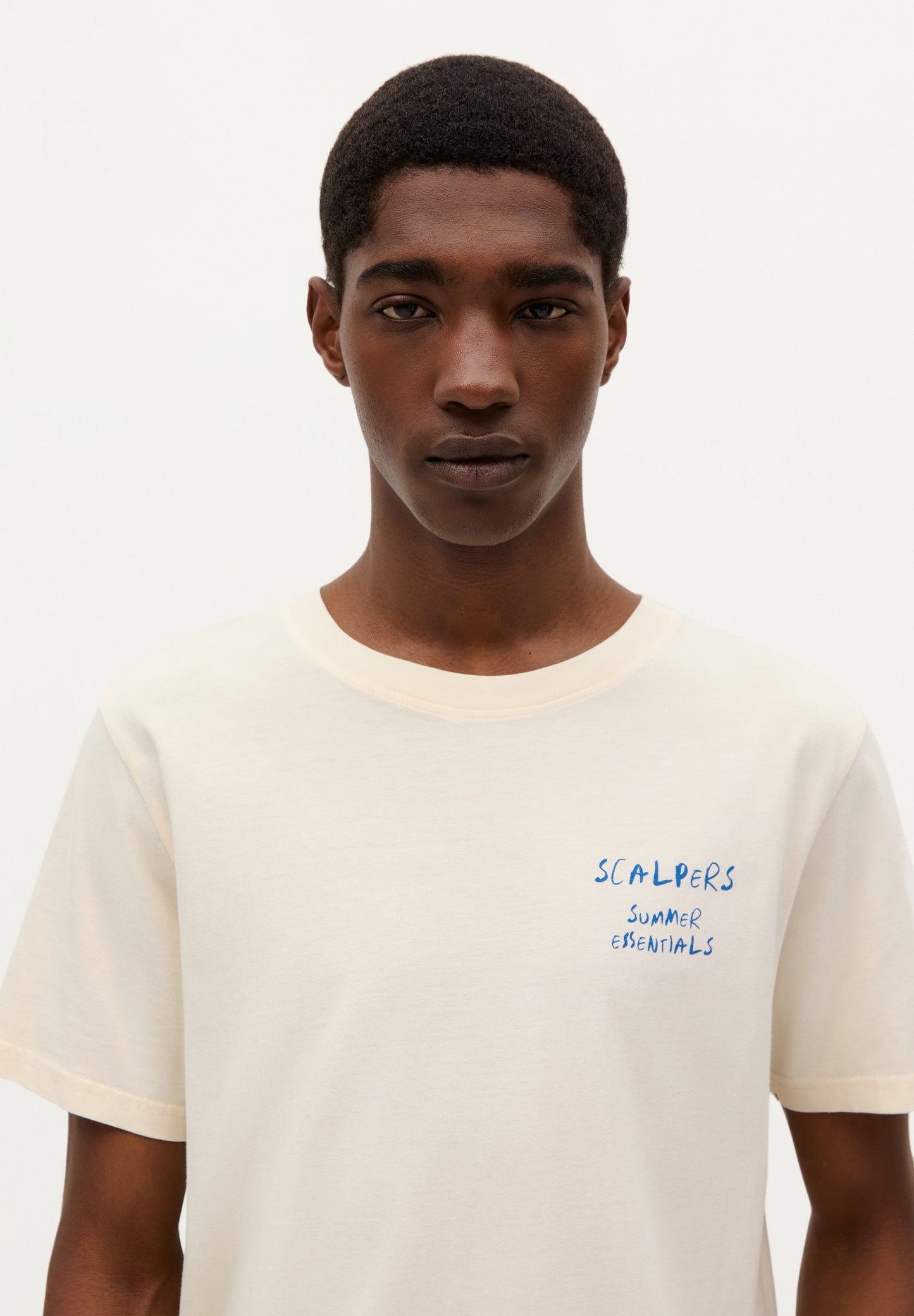 T-SHIRT COM LOGÓTIPO ESTAMPADO