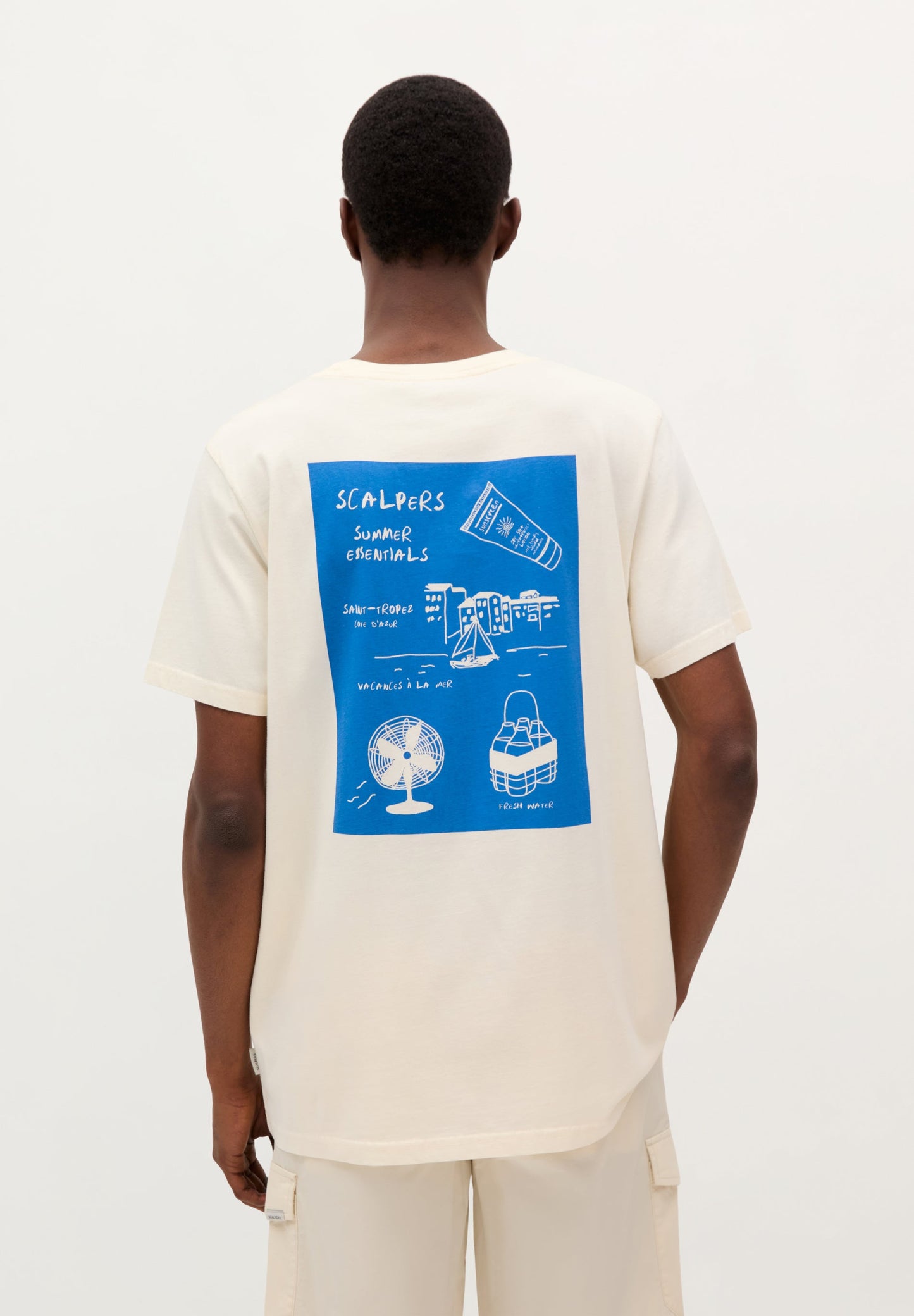 T-SHIRT COM LOGÓTIPO ESTAMPADO