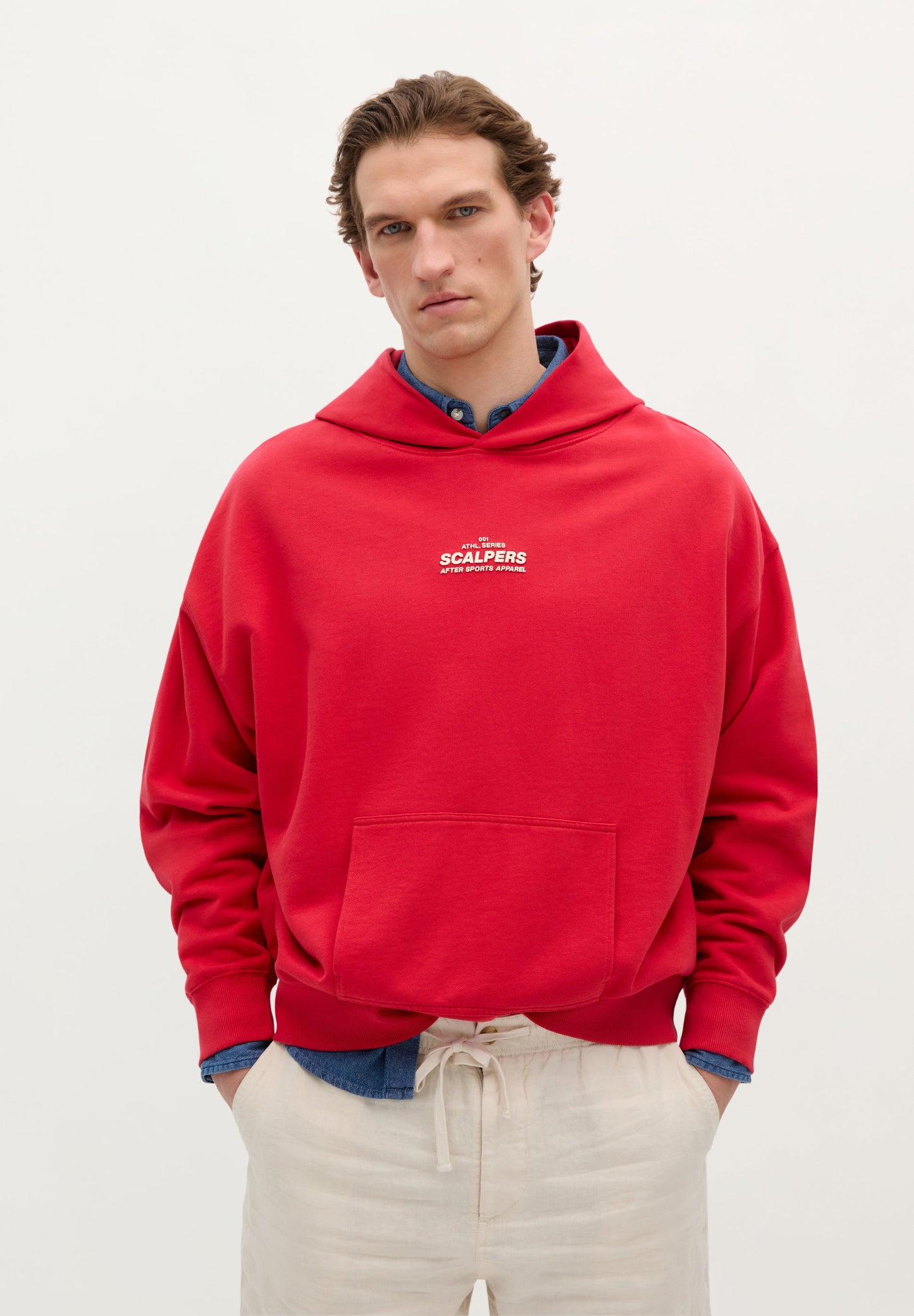 SWEATSHIRT COM CAPUZ E LOGÓTIPO EM EFEITO DE CAUCHO