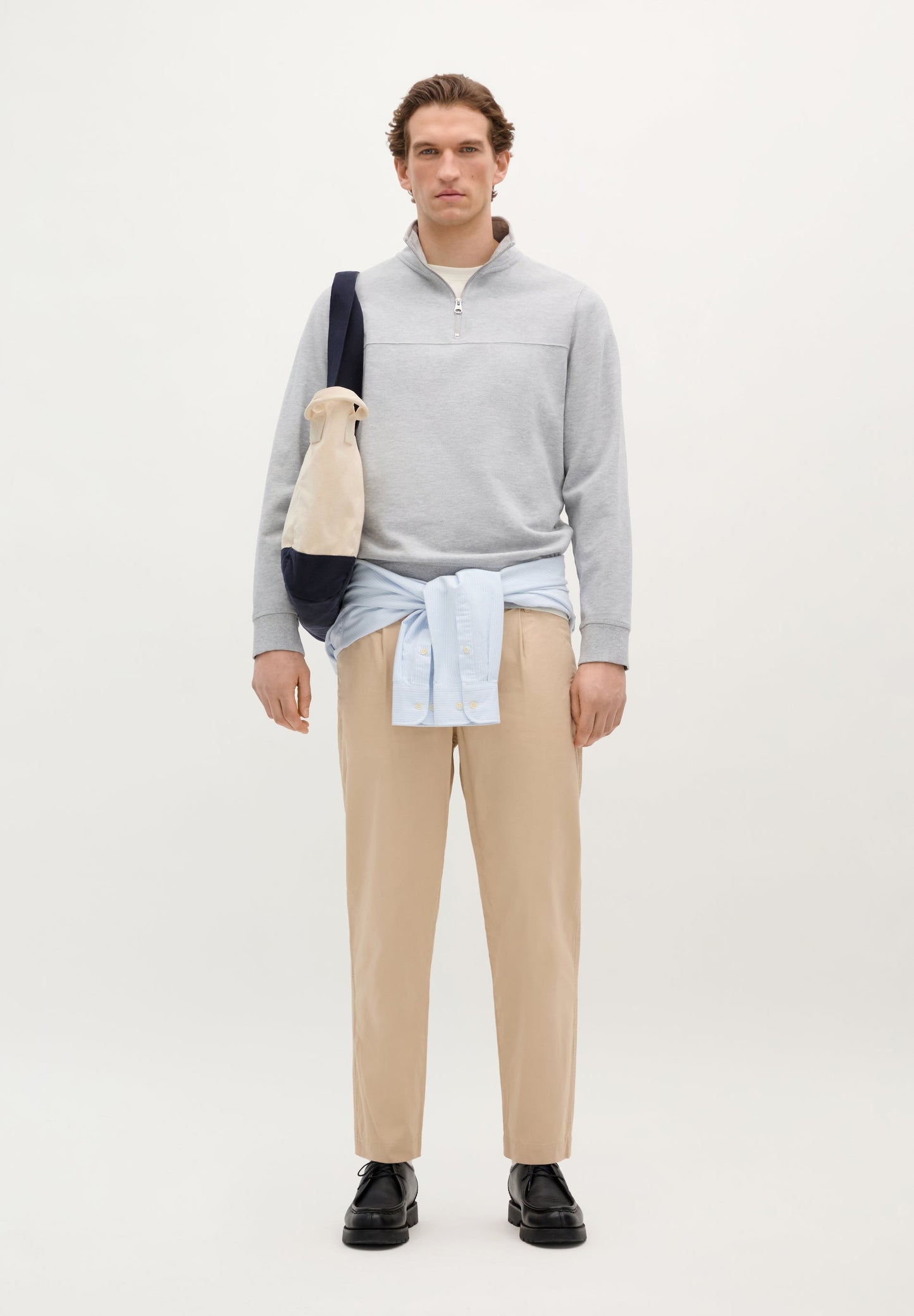 SWEATSHIRT COM ZIP NA GOLA