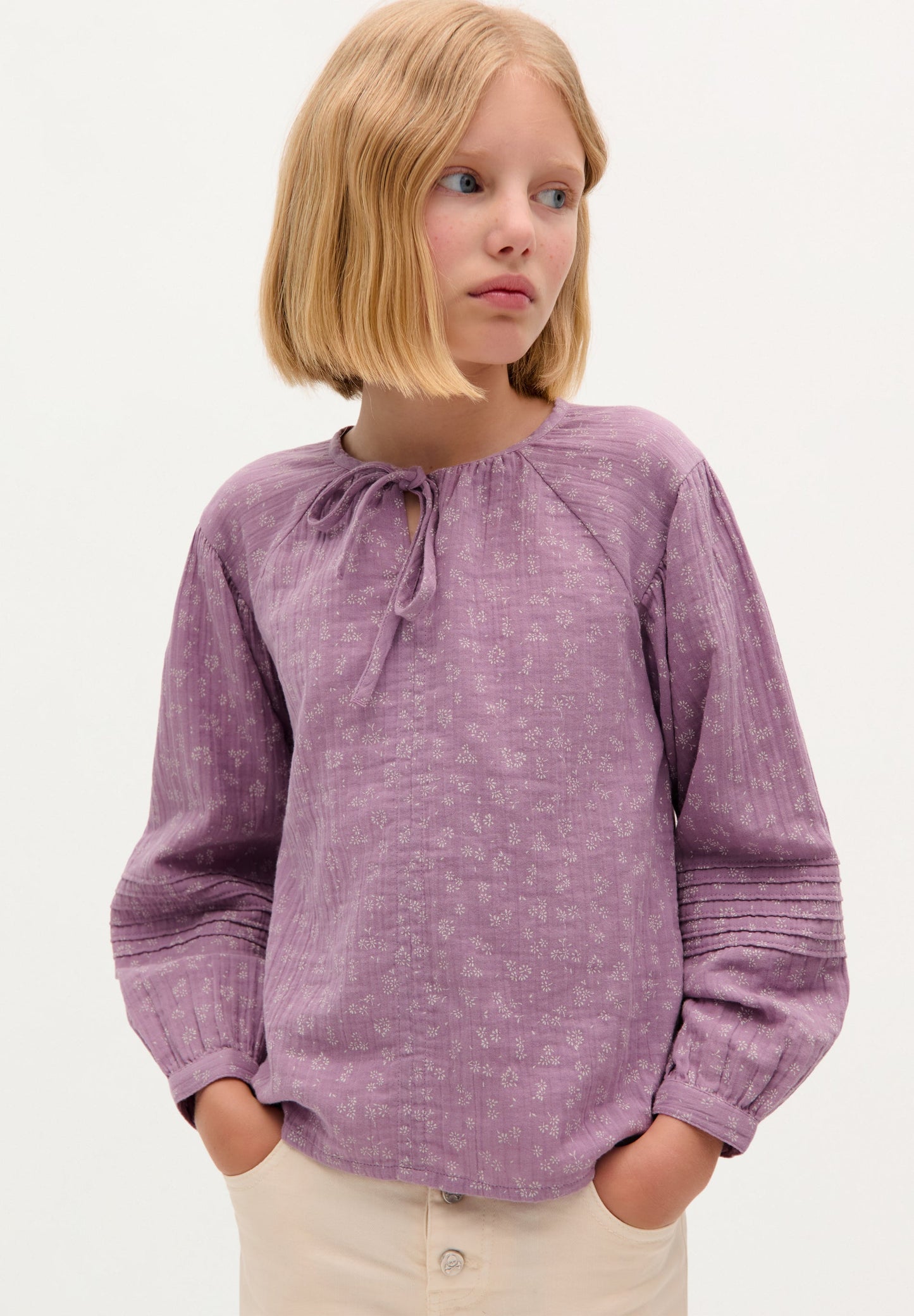 BLUSA COM PADRÃO FLORAL
