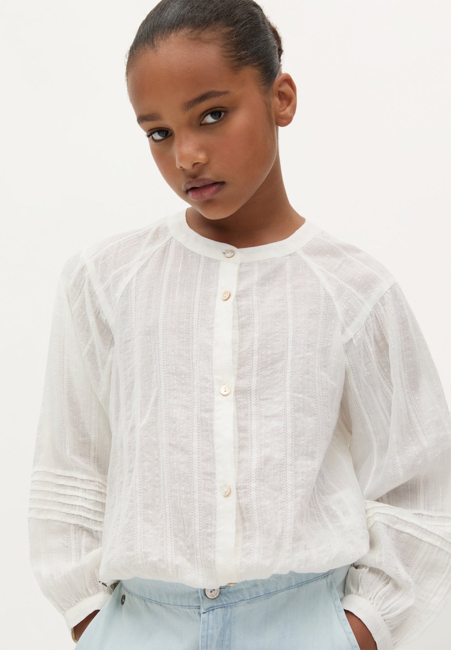 BLUSA COM GOLA MAO
