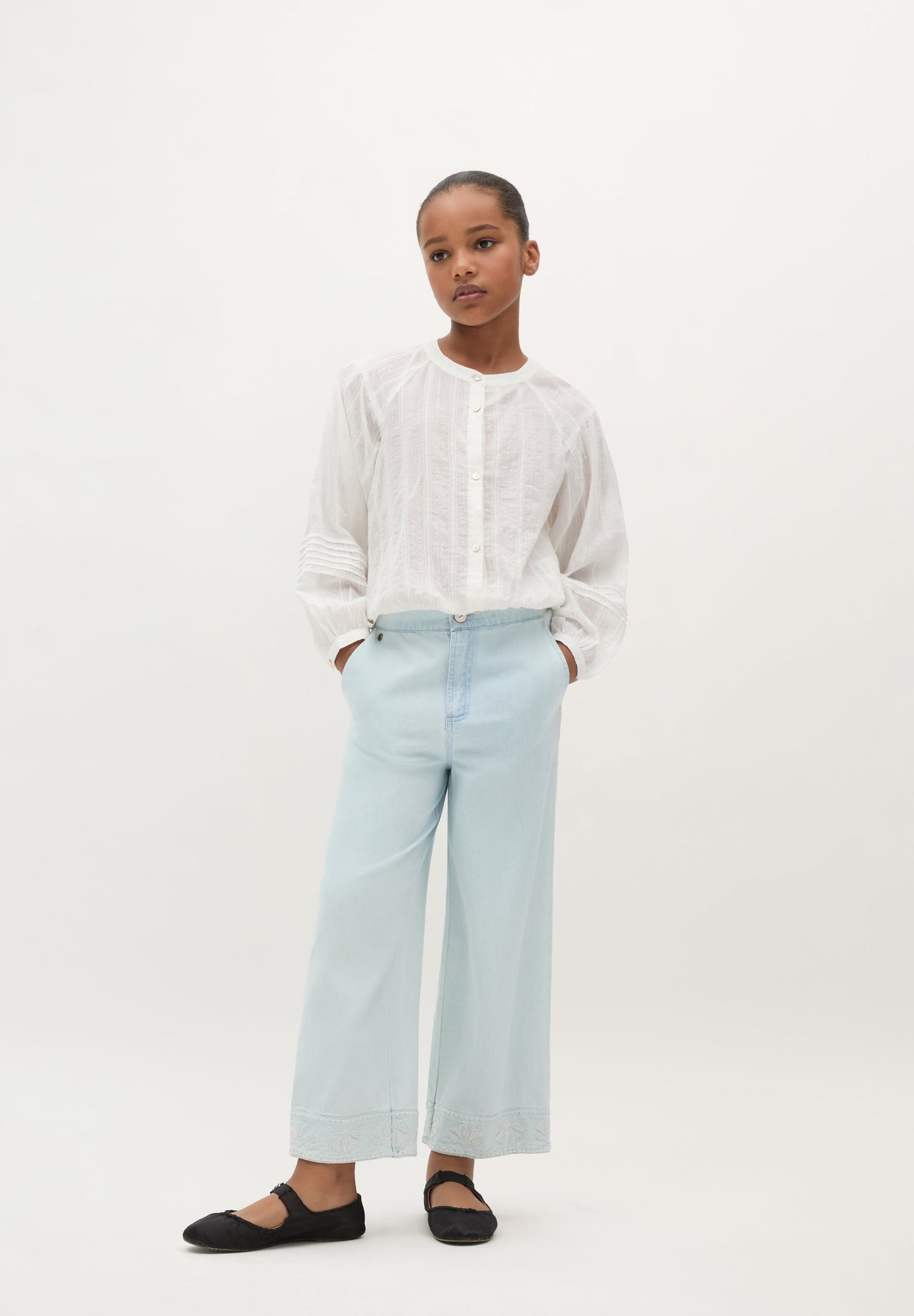 BLUSA COM GOLA MAO