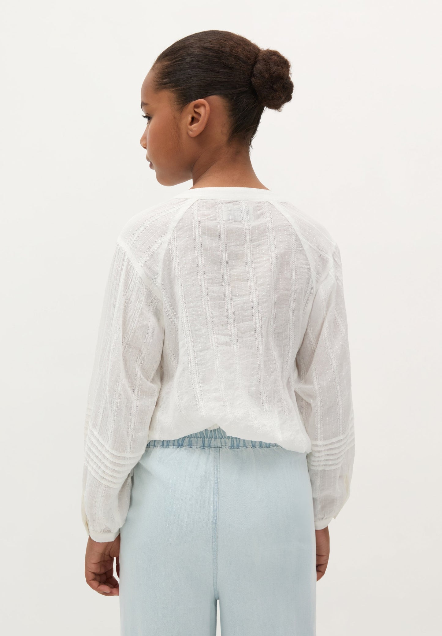 BLUSA COM GOLA MAO