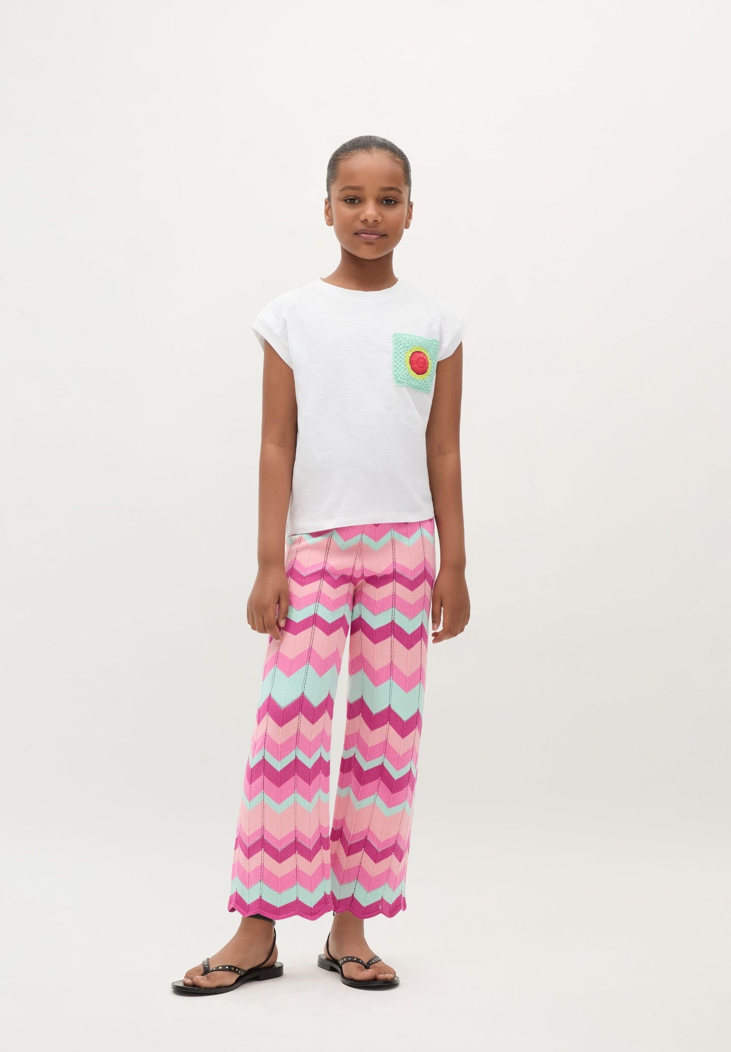 T-SHIRT COM BOLSO E CROCHET