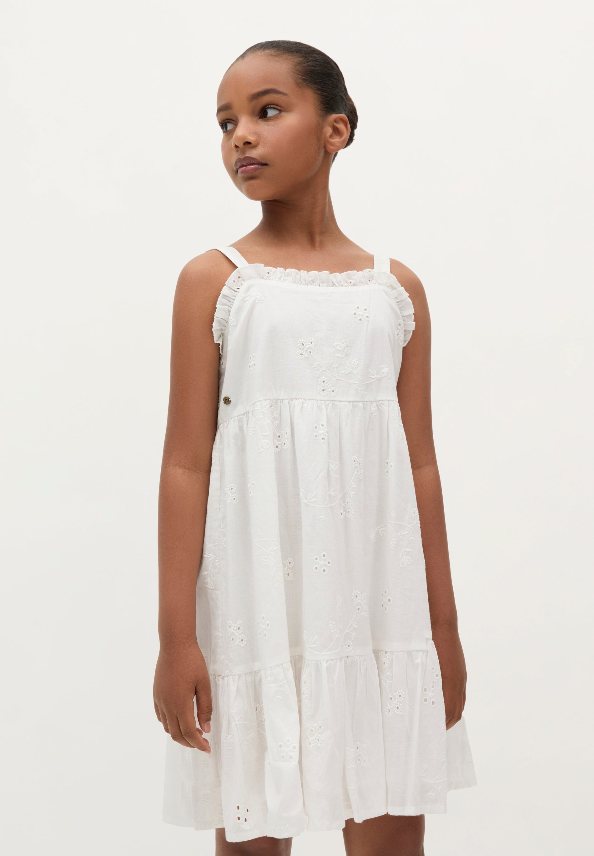 VESTIDO BORDADO COM FLORES