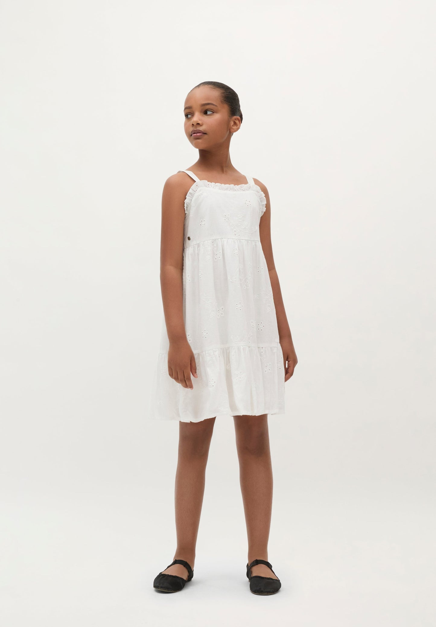 VESTIDO BORDADO COM FLORES