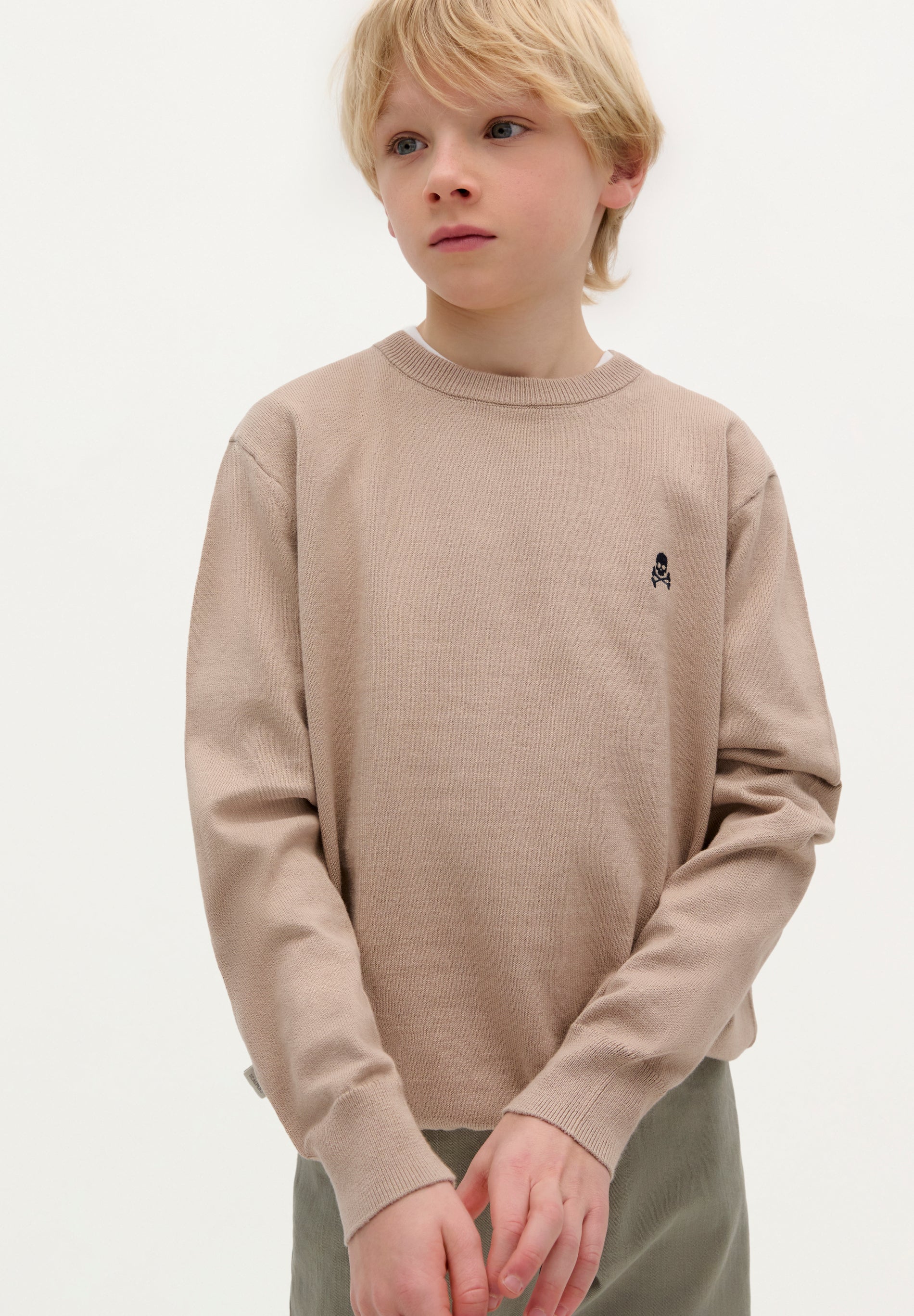 SWEATER COM SKULL E DECOTE REDONDO