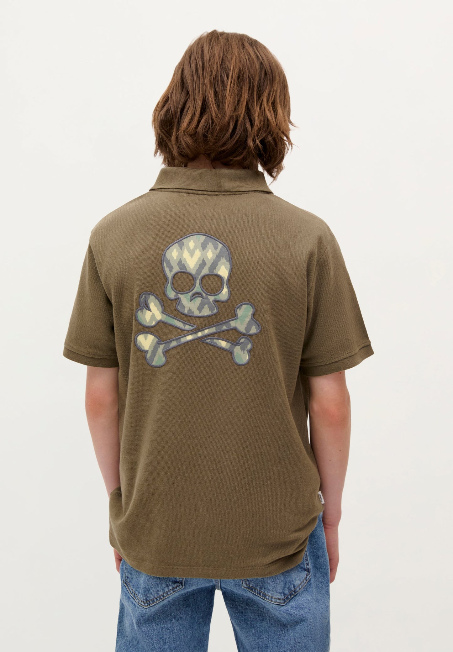CAMISA POLO COM SKULL E PADRÃO TRASEIRO