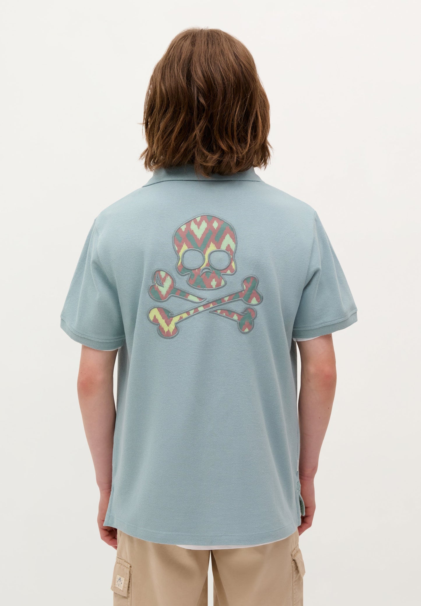 CAMISA POLO COM SKULL E PADRÃO TRASEIRO