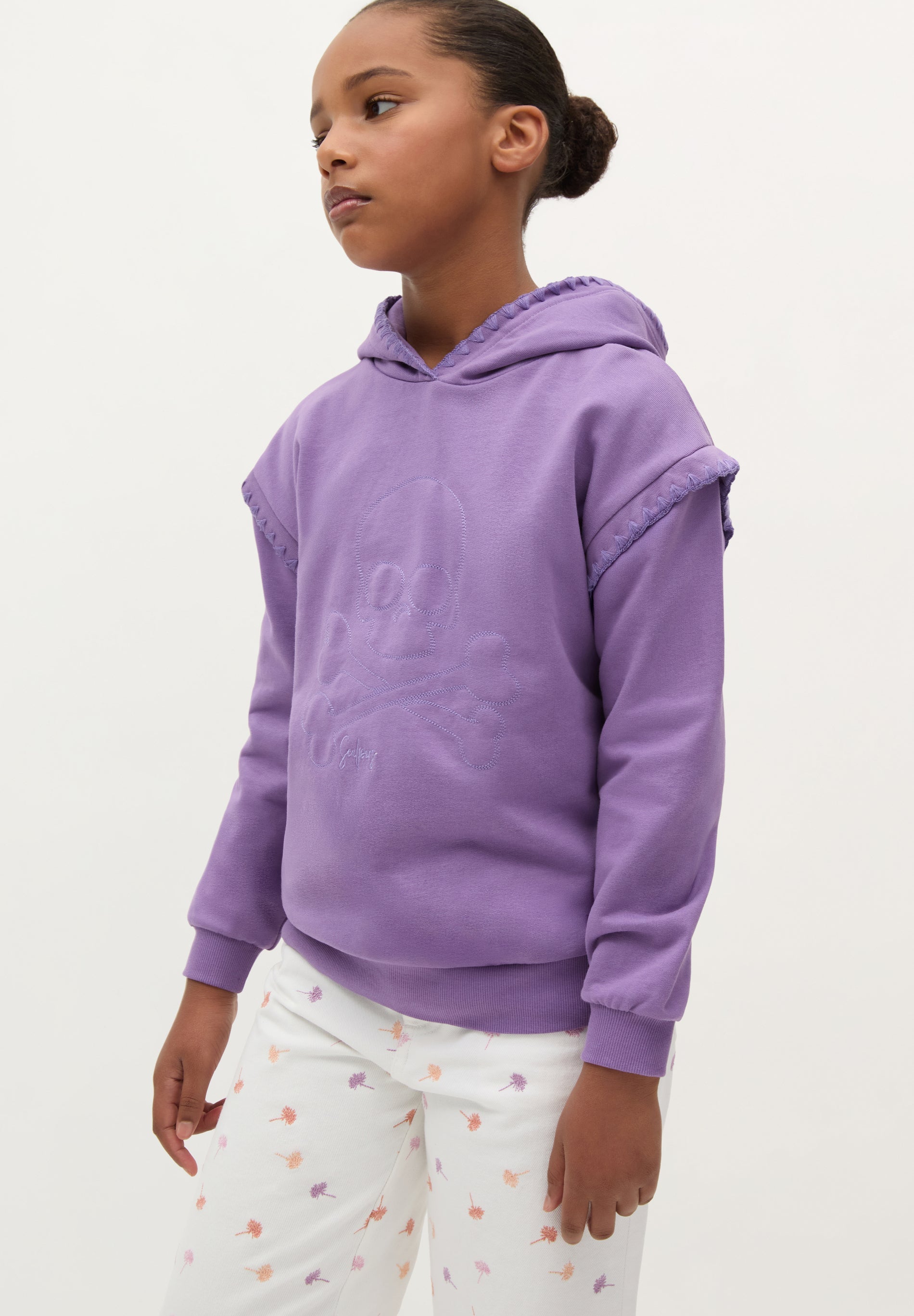 SWEATSHIRT COM CAPUZ BORDADA